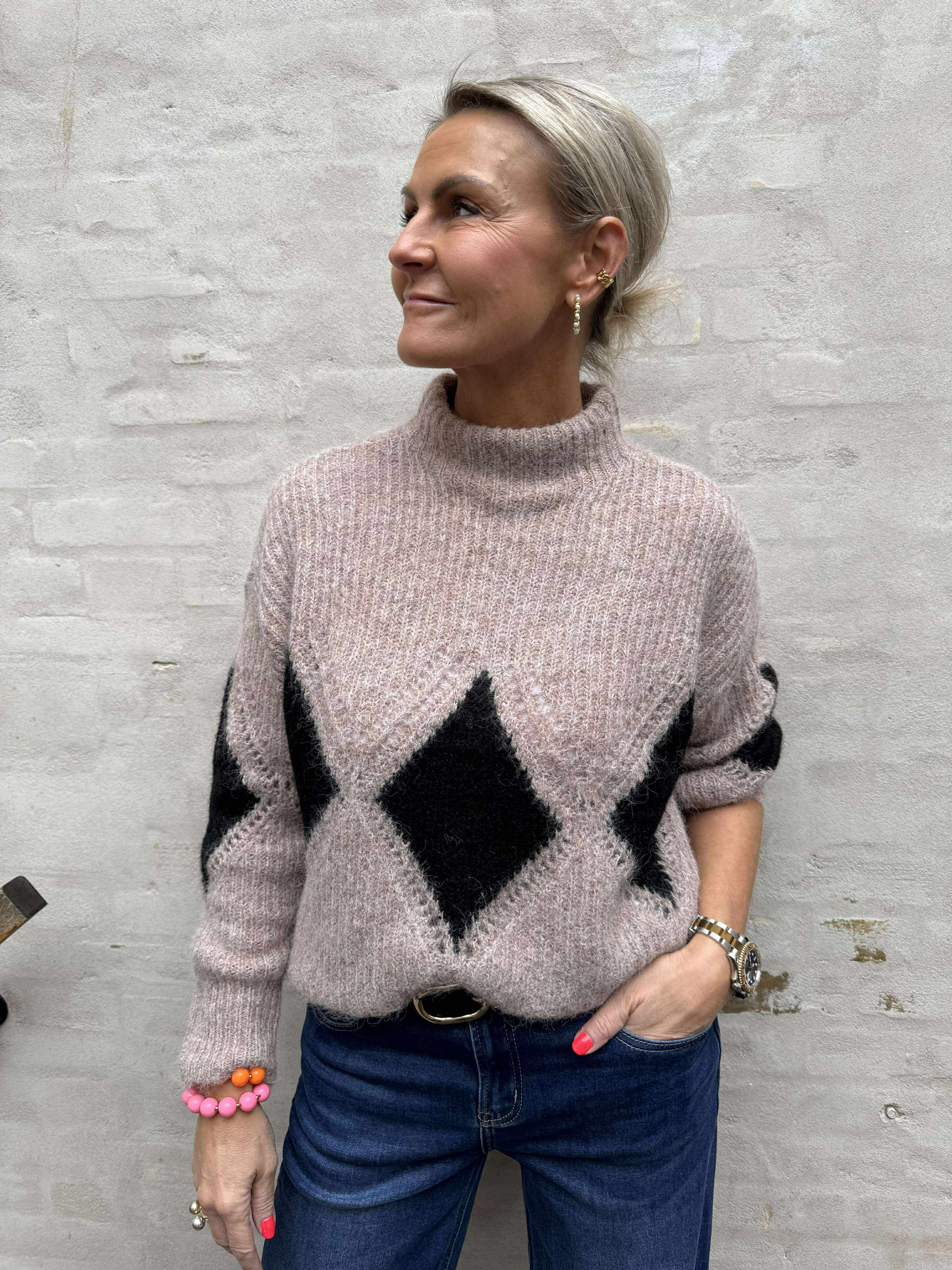 VIV LIFE HIGH NECK PULLOVER - Mountain Trail BLACK