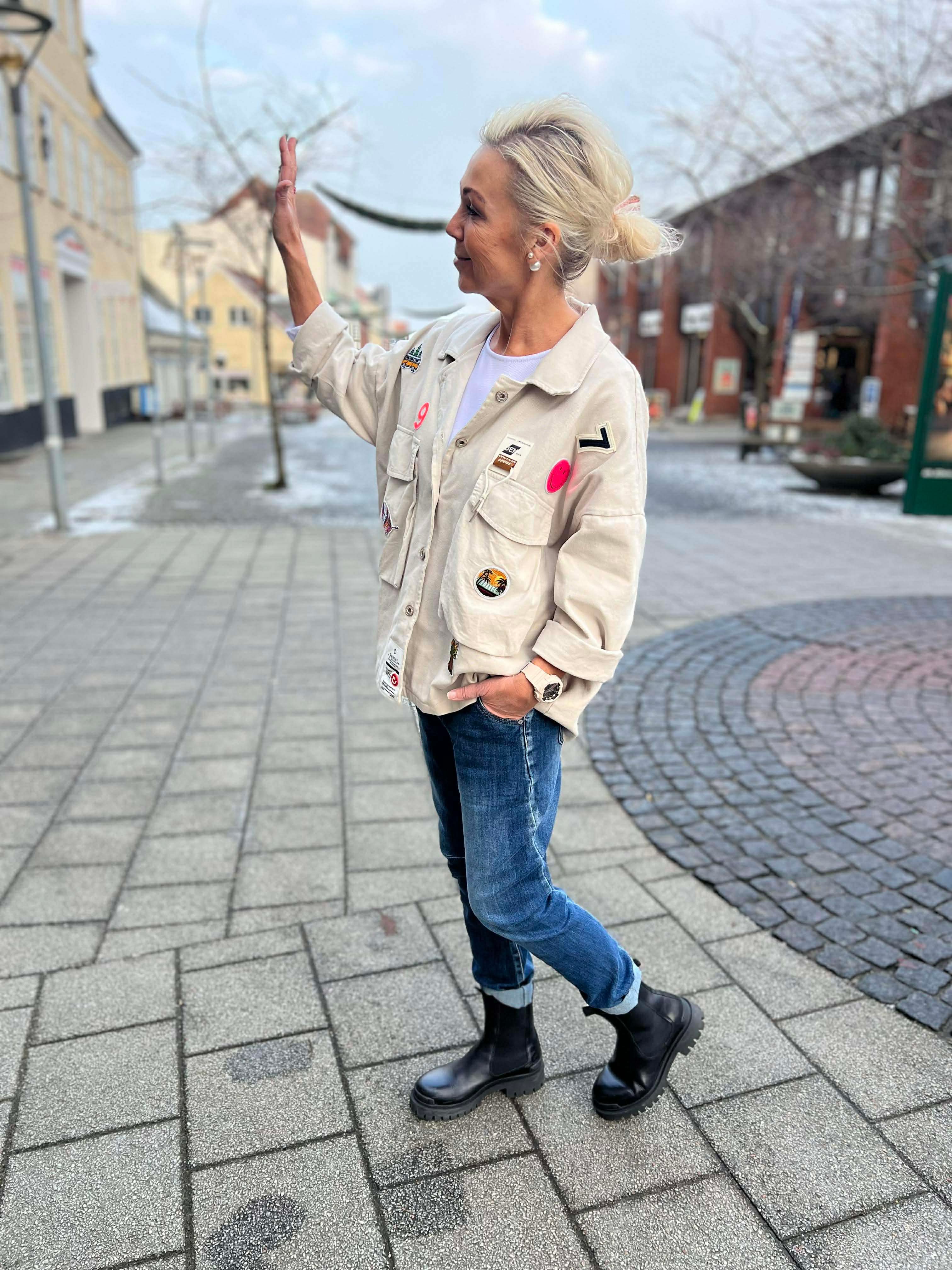 Famous Jacket - Beige