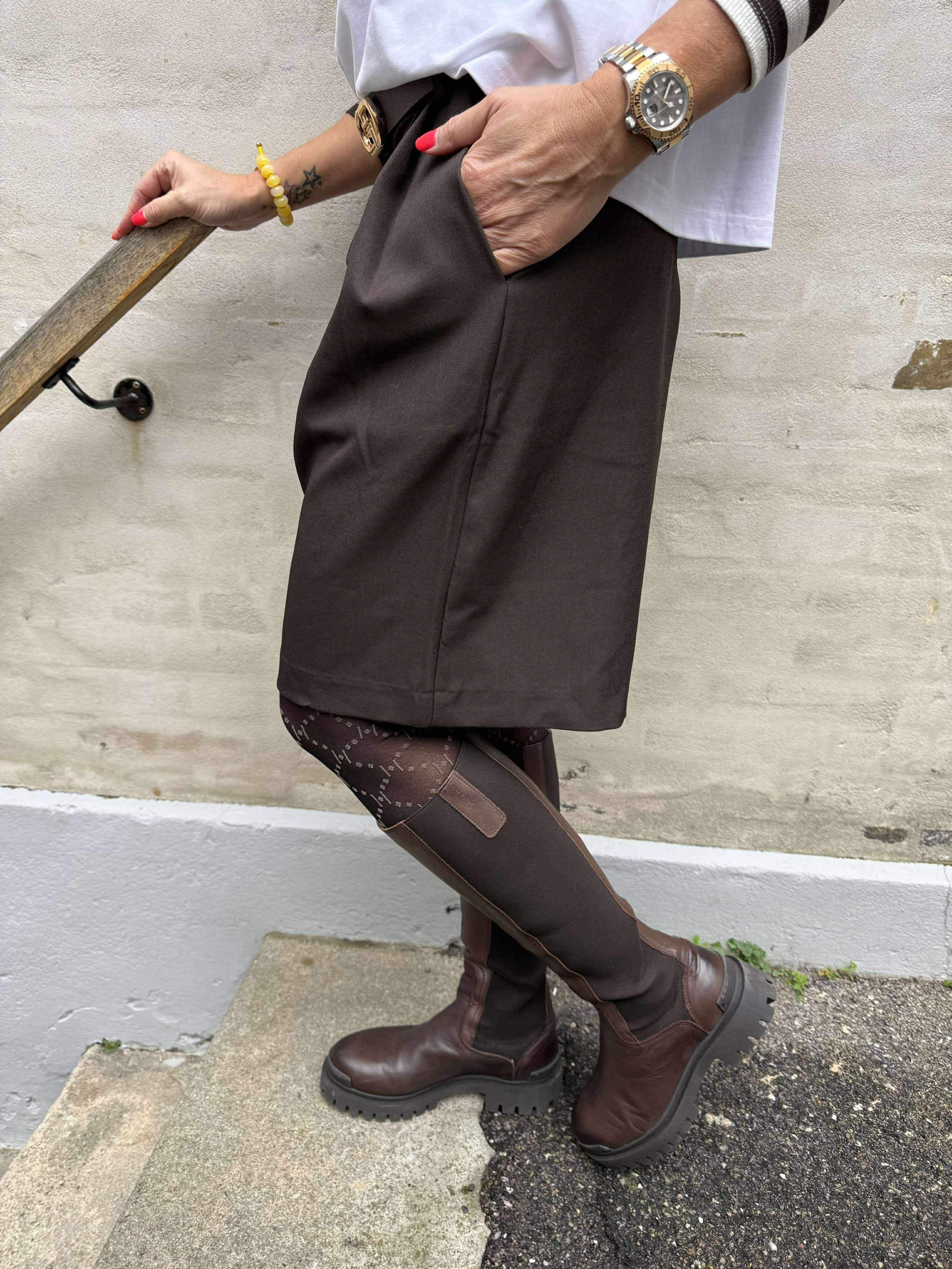 Nika Structure Shorts - Dark Brown