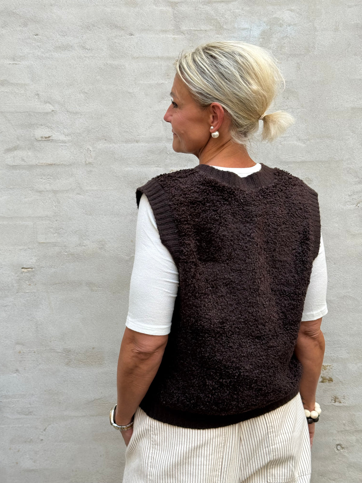 EIRA LIFE S/L ON BUTTON VEST - Chocolate Torte