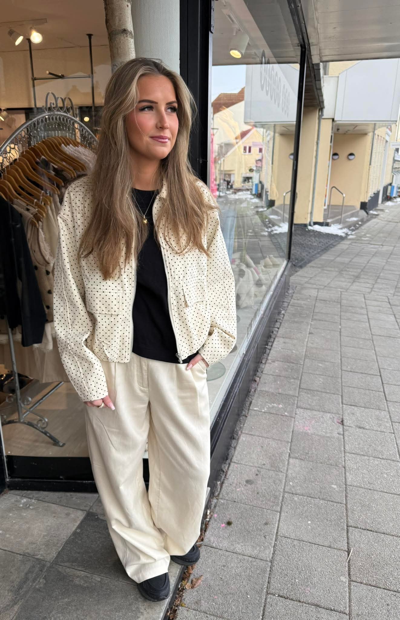 DoveGO Jacket - Creme Black Dots