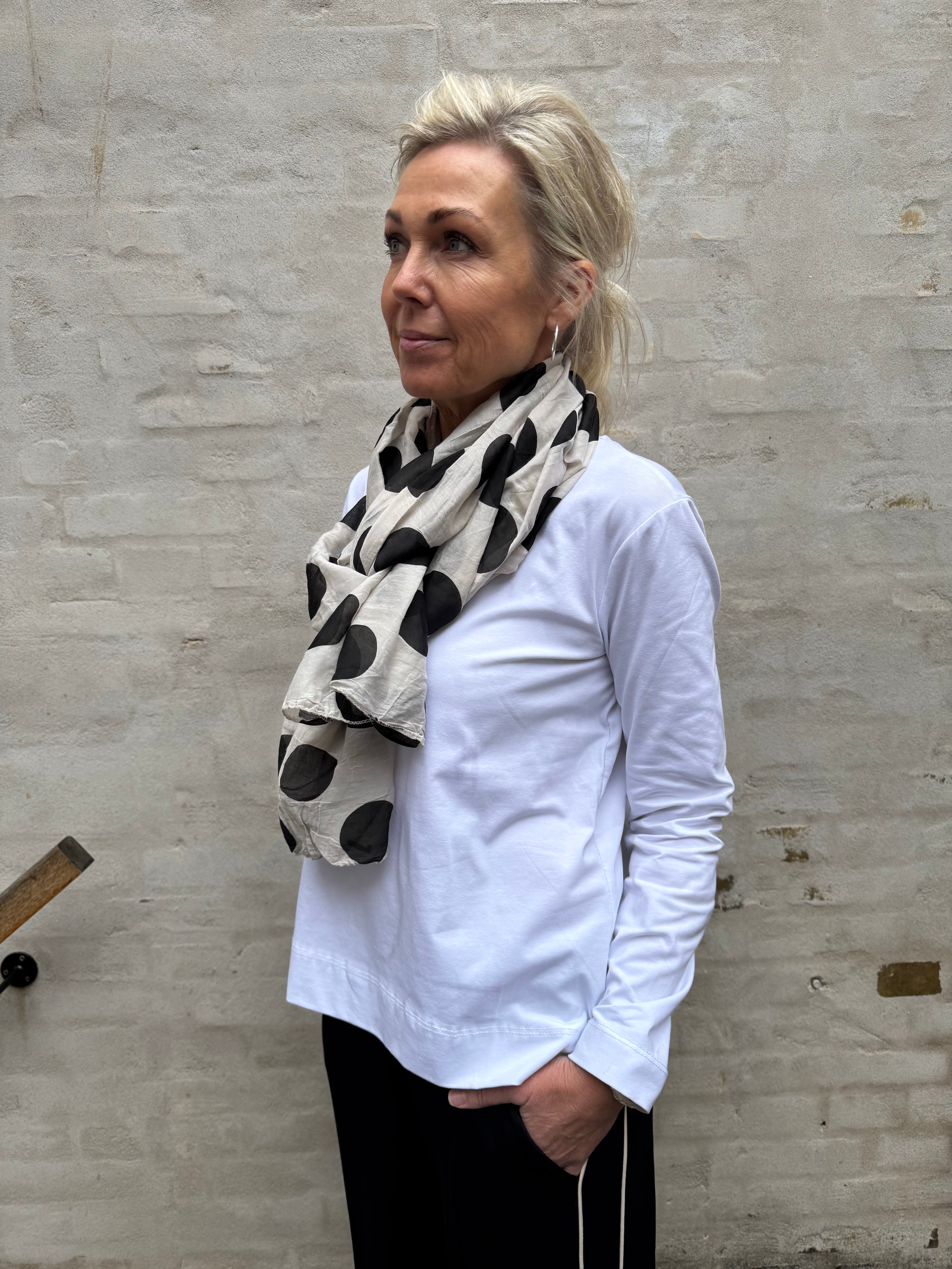 Vera dot scarf benvit