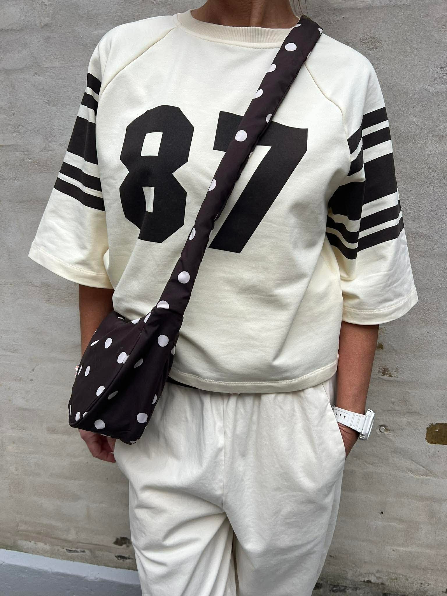 AMANDA KNOT BUMBAG - Birch Hot fudge dots