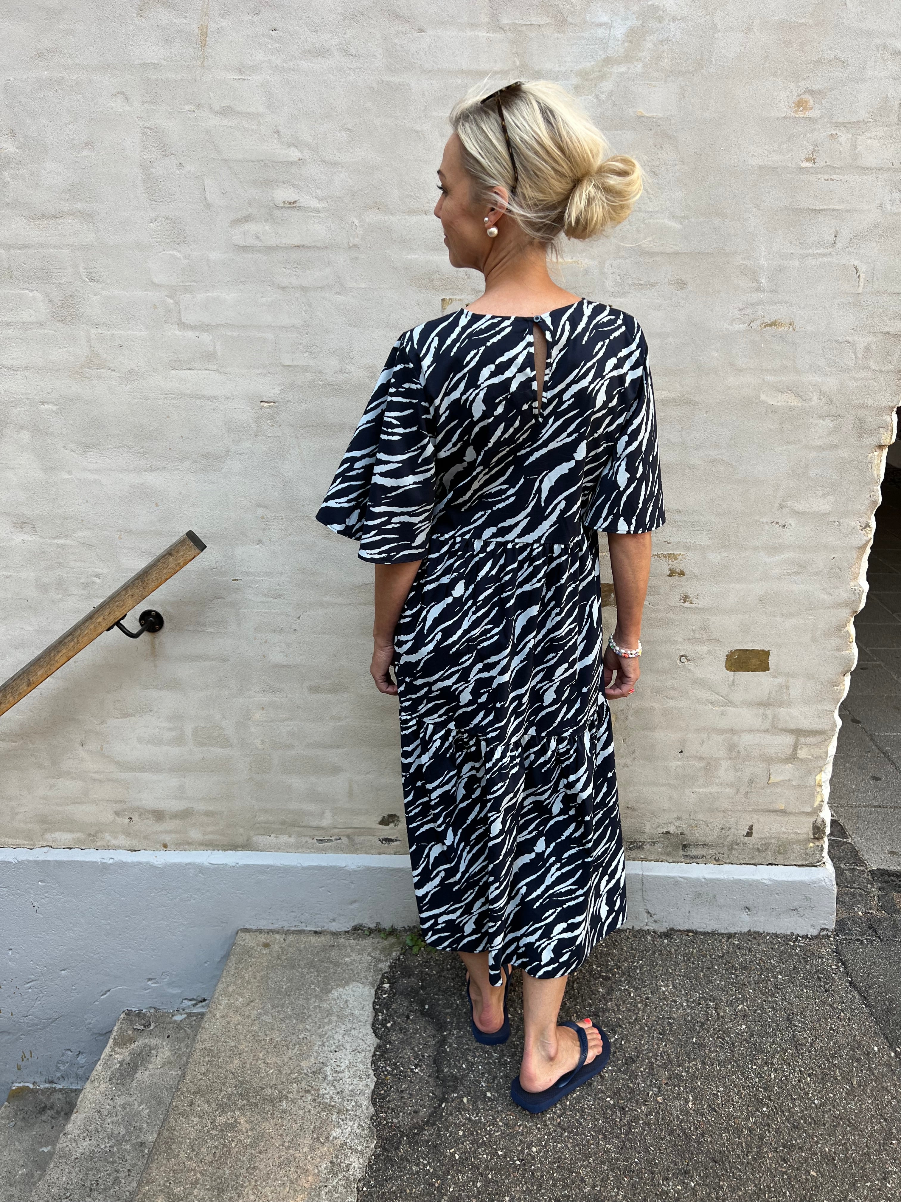 Melanie new 2/4 midi dress light blue graphic