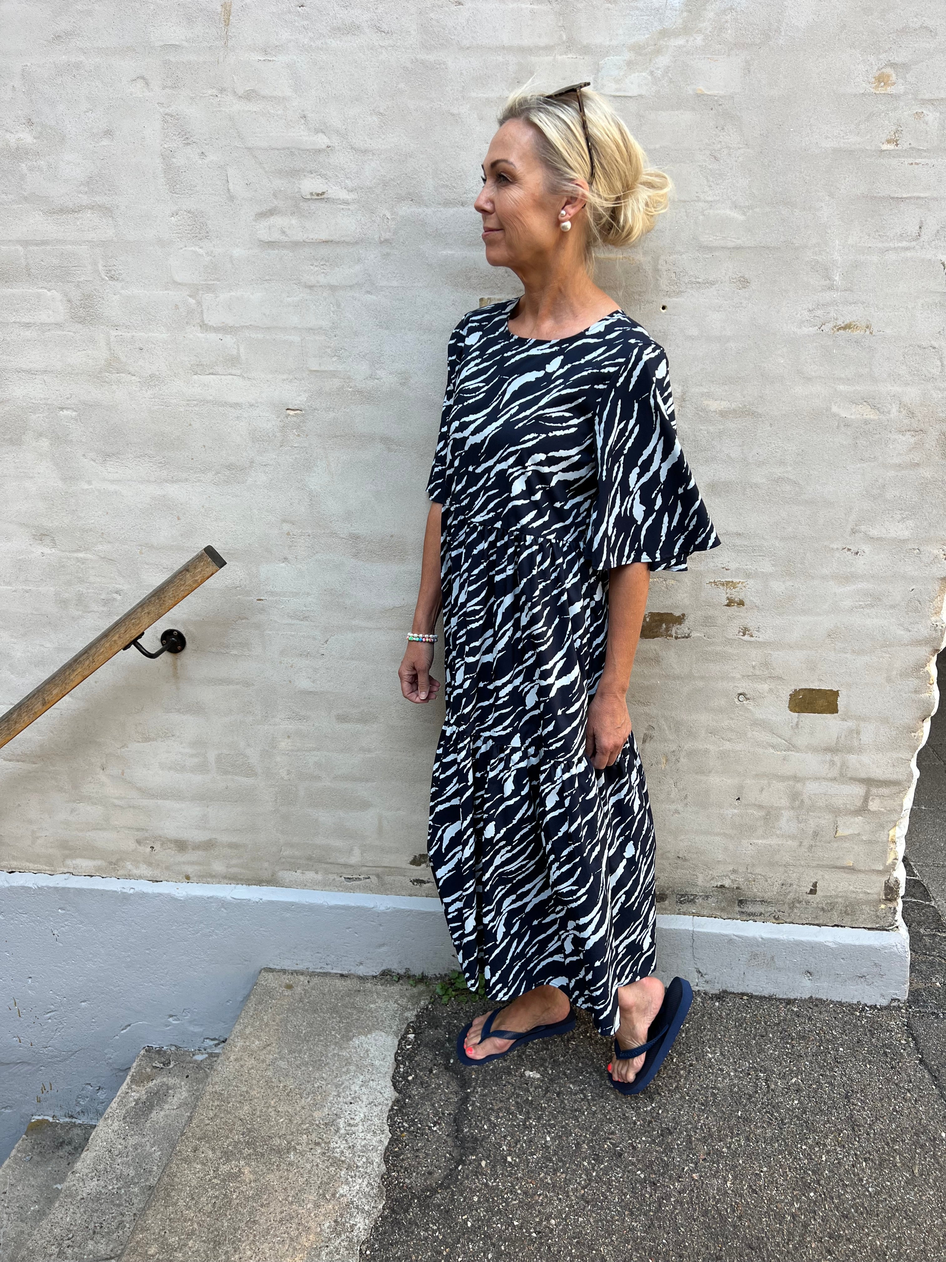 Melanie new 2/4 midi dress light blue graphic