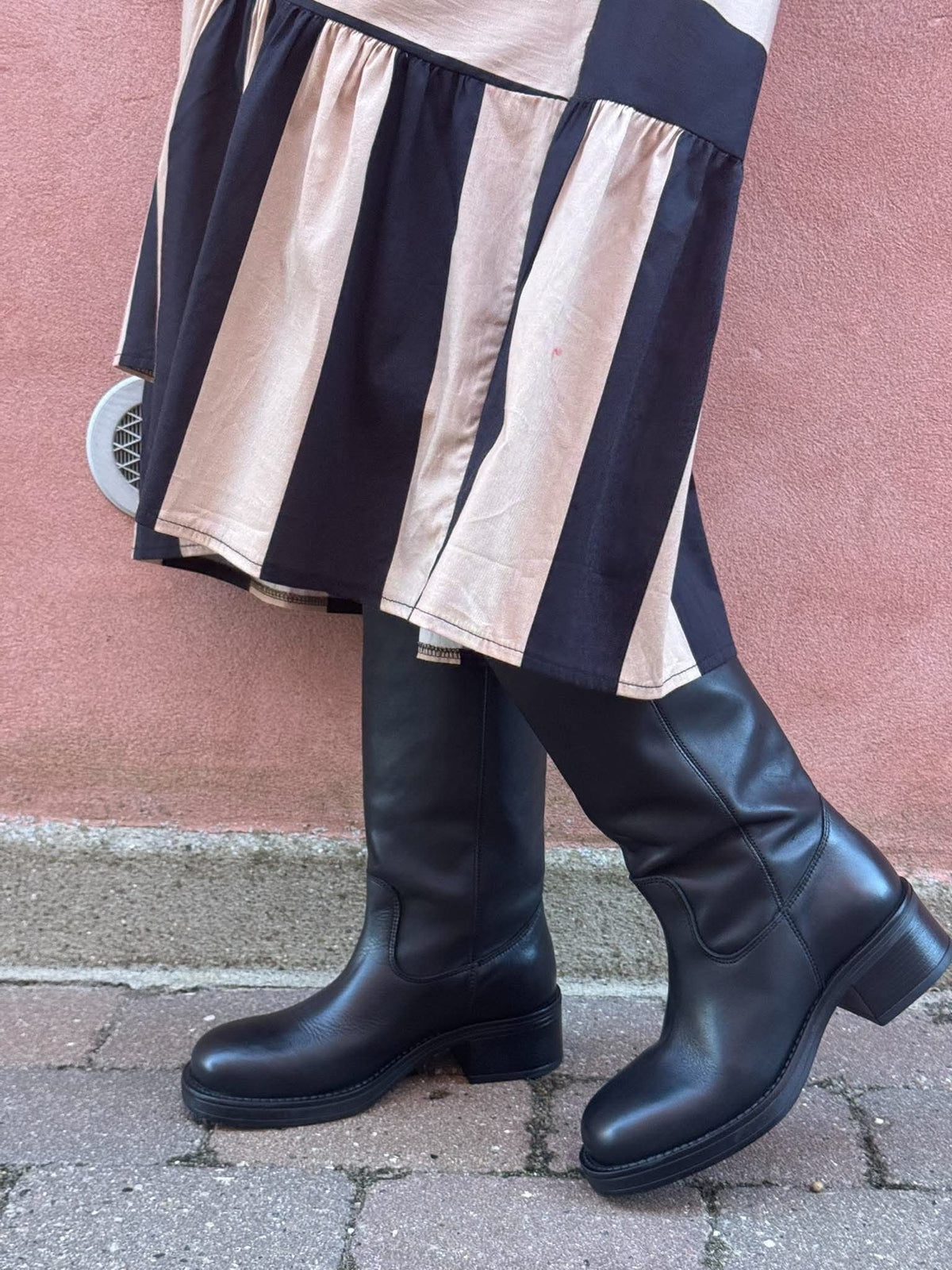 FÖRBESTÄLLNING - Långrandig - Beige/Svart