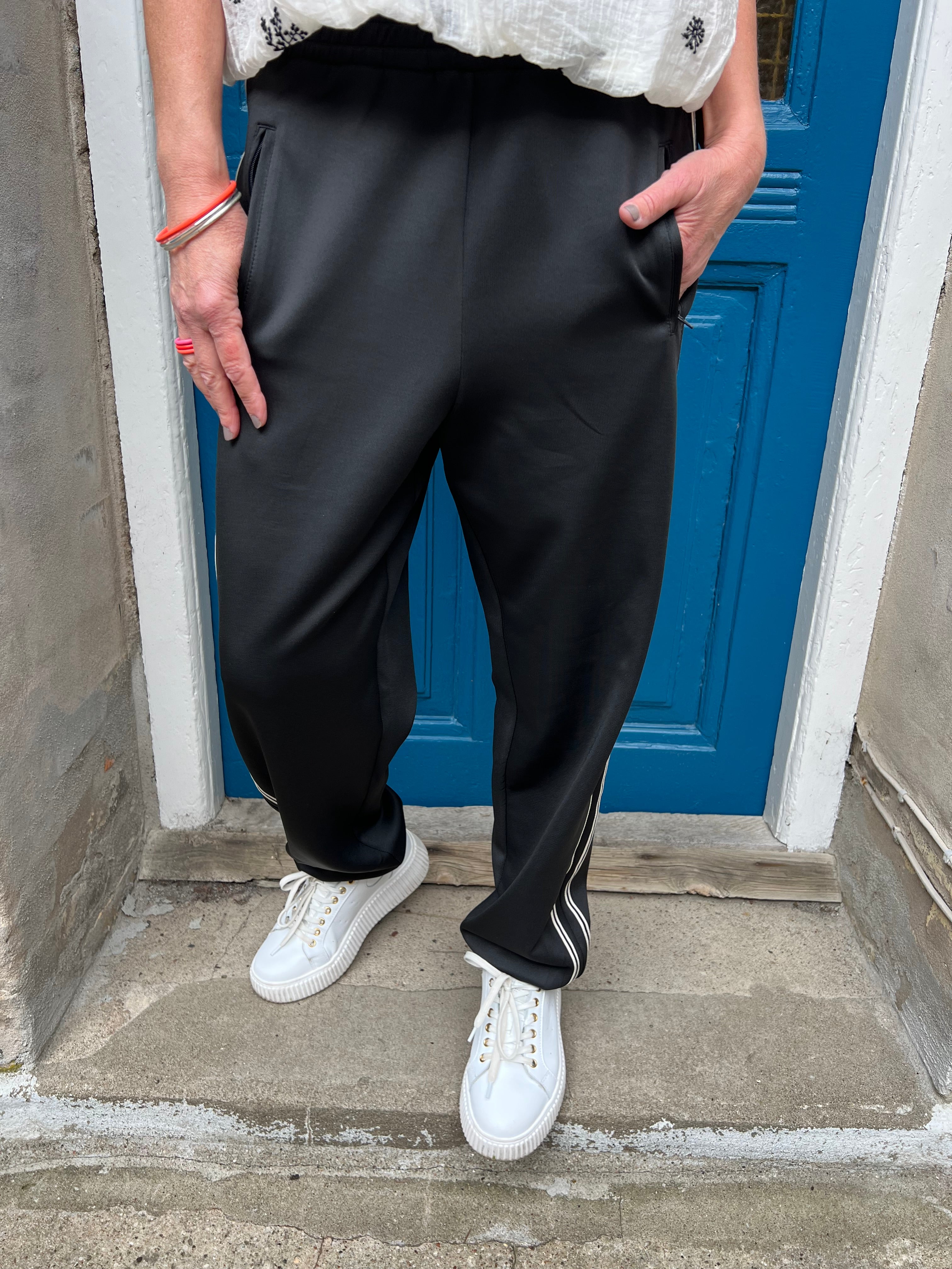 NillaGO track pants black