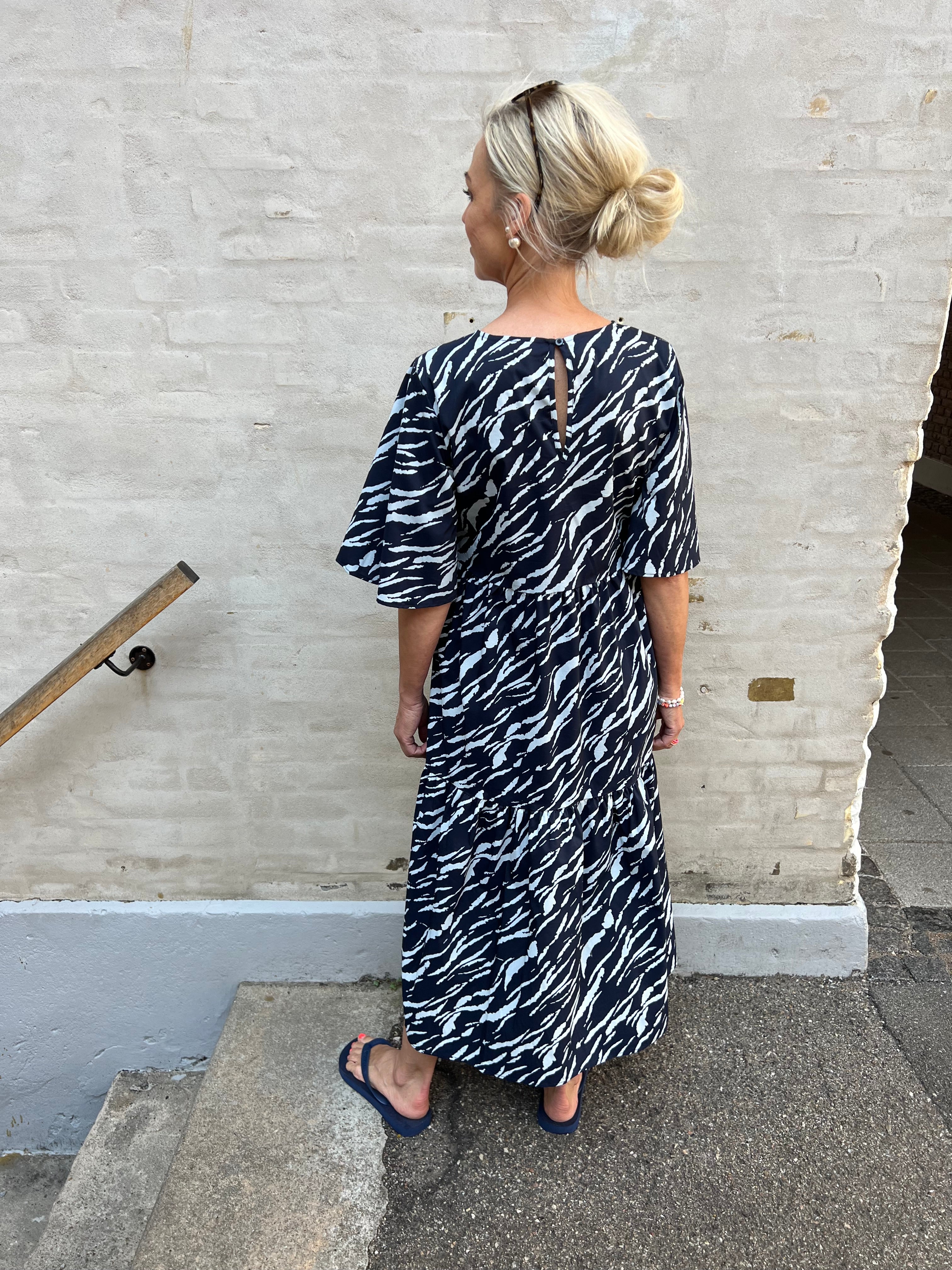 Melanie new 2/4 midi dress light blue graphic