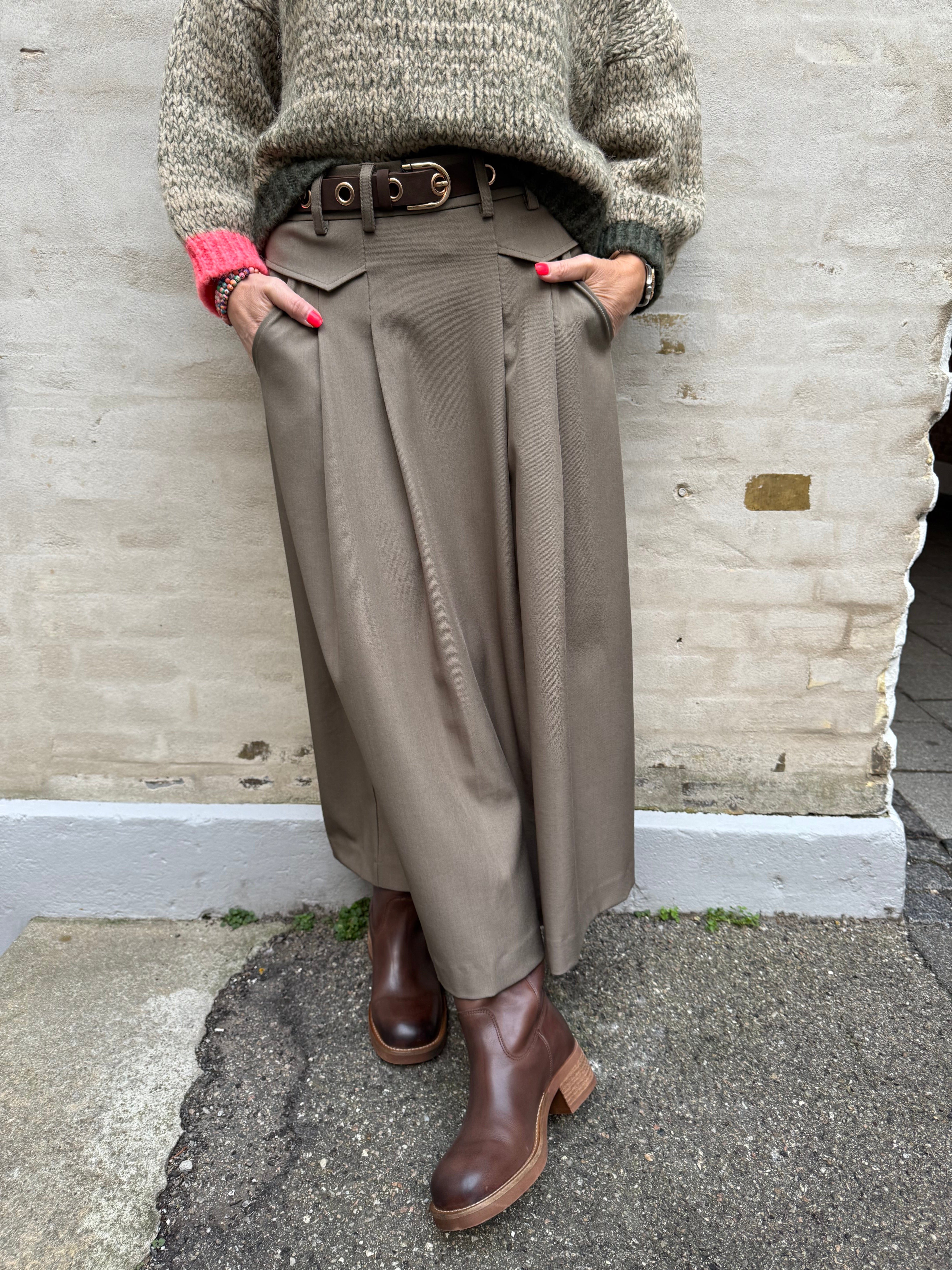 LunaCC Pocket Pleat Skirt - Walnut