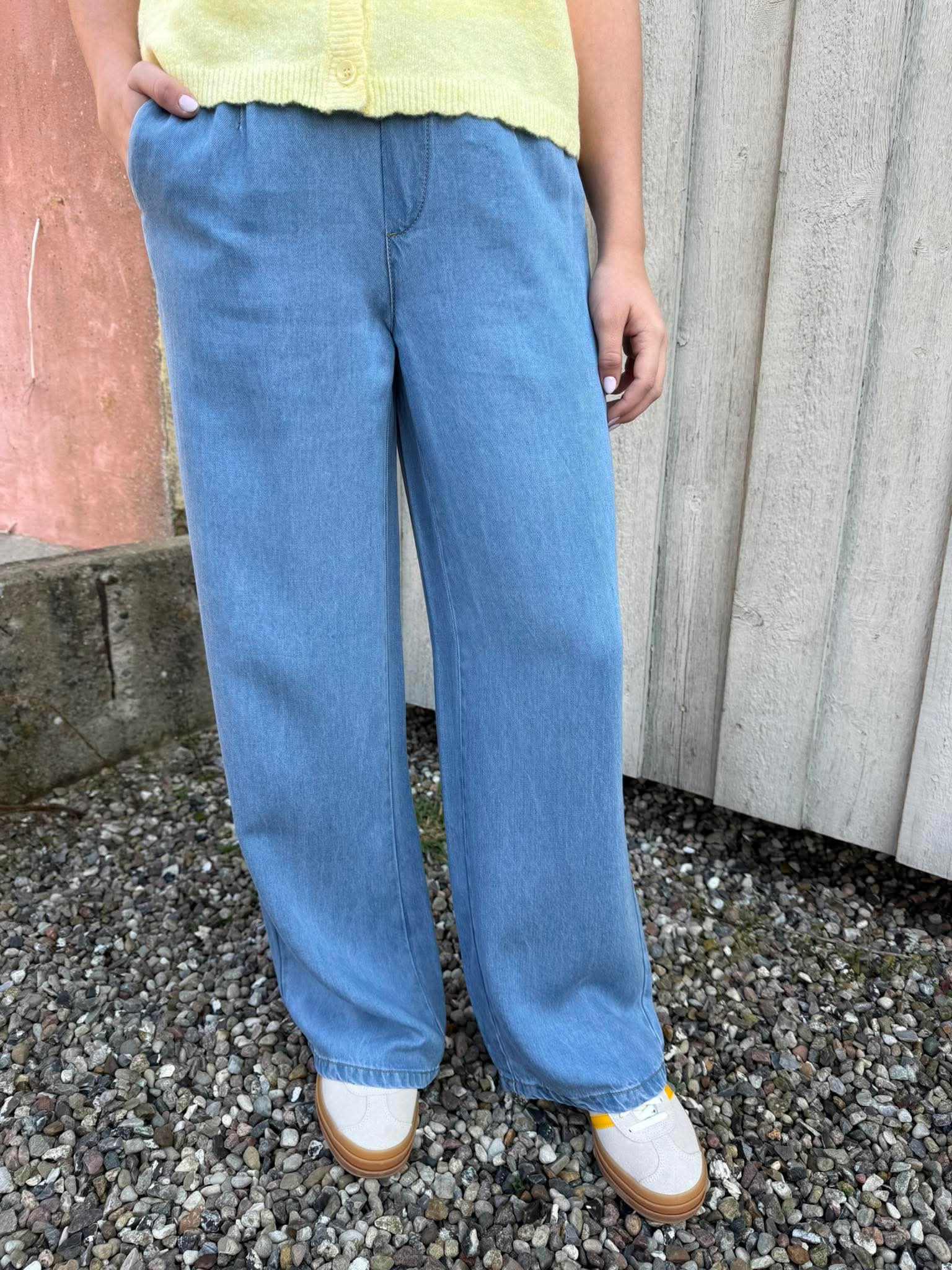 RAM LISA WIDE PANT - Ljusblå Denim