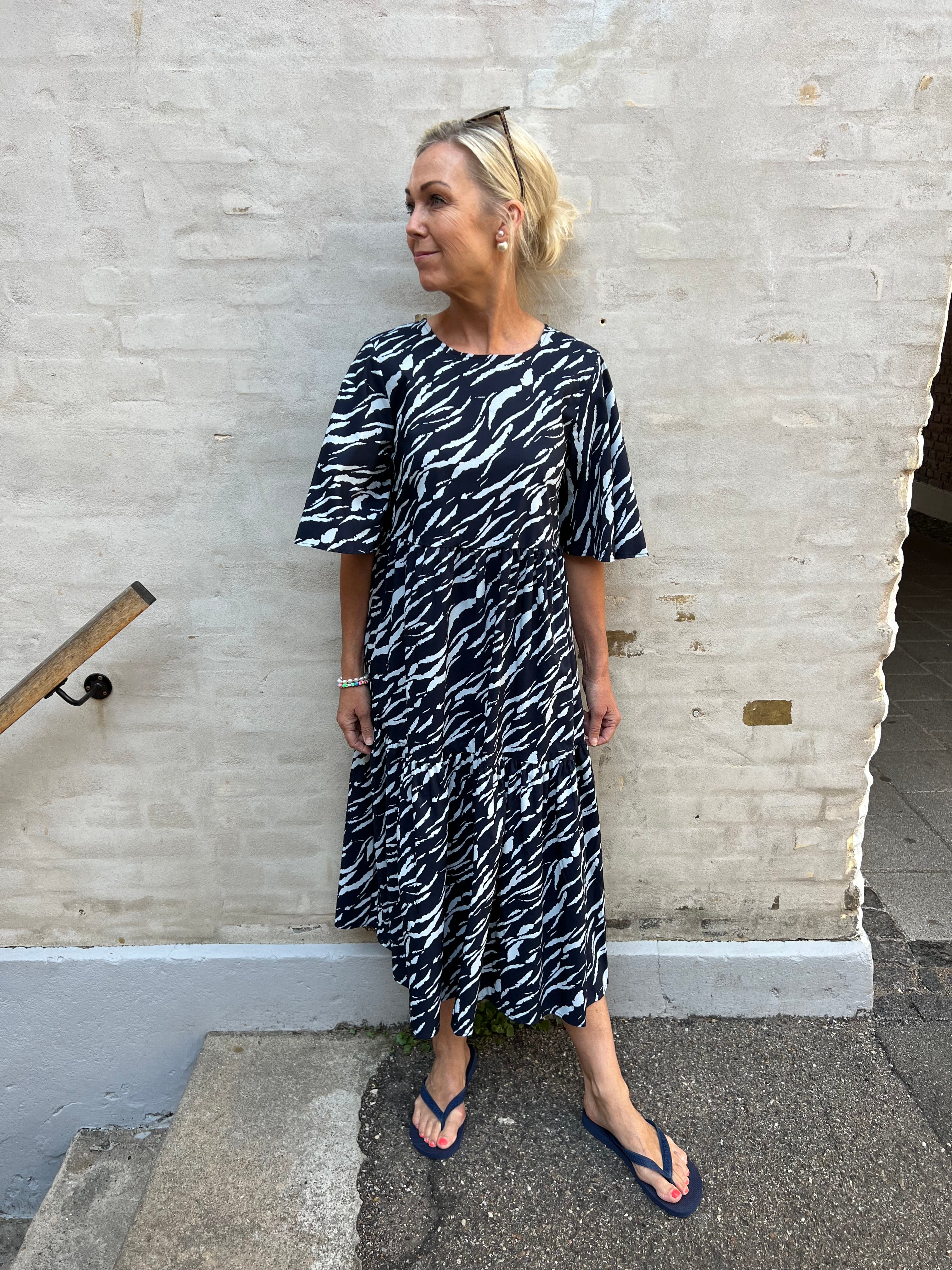 Melanie new 2/4 midi dress light blue graphic