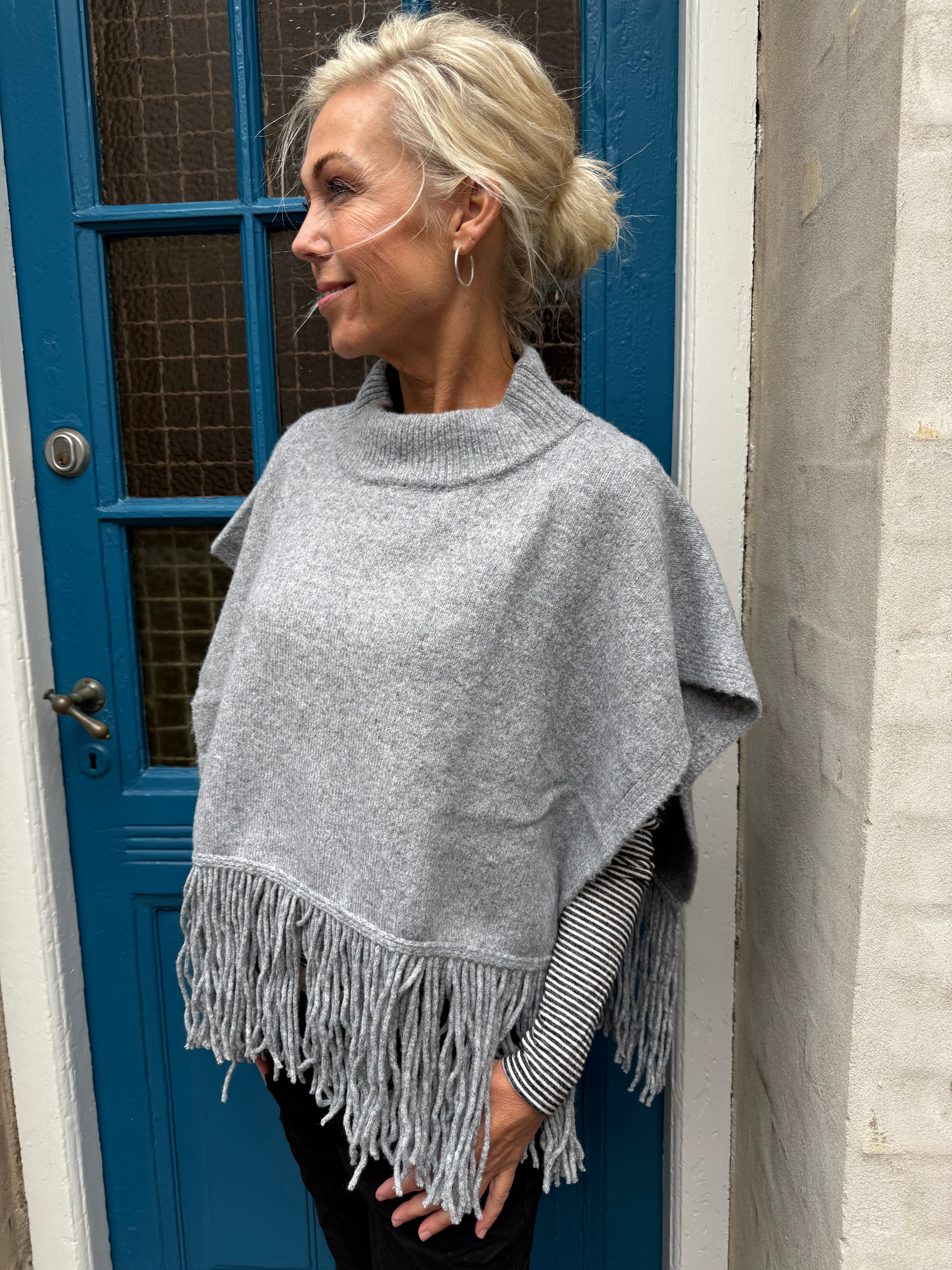 JULLE PONCHO - Light Grey Melange