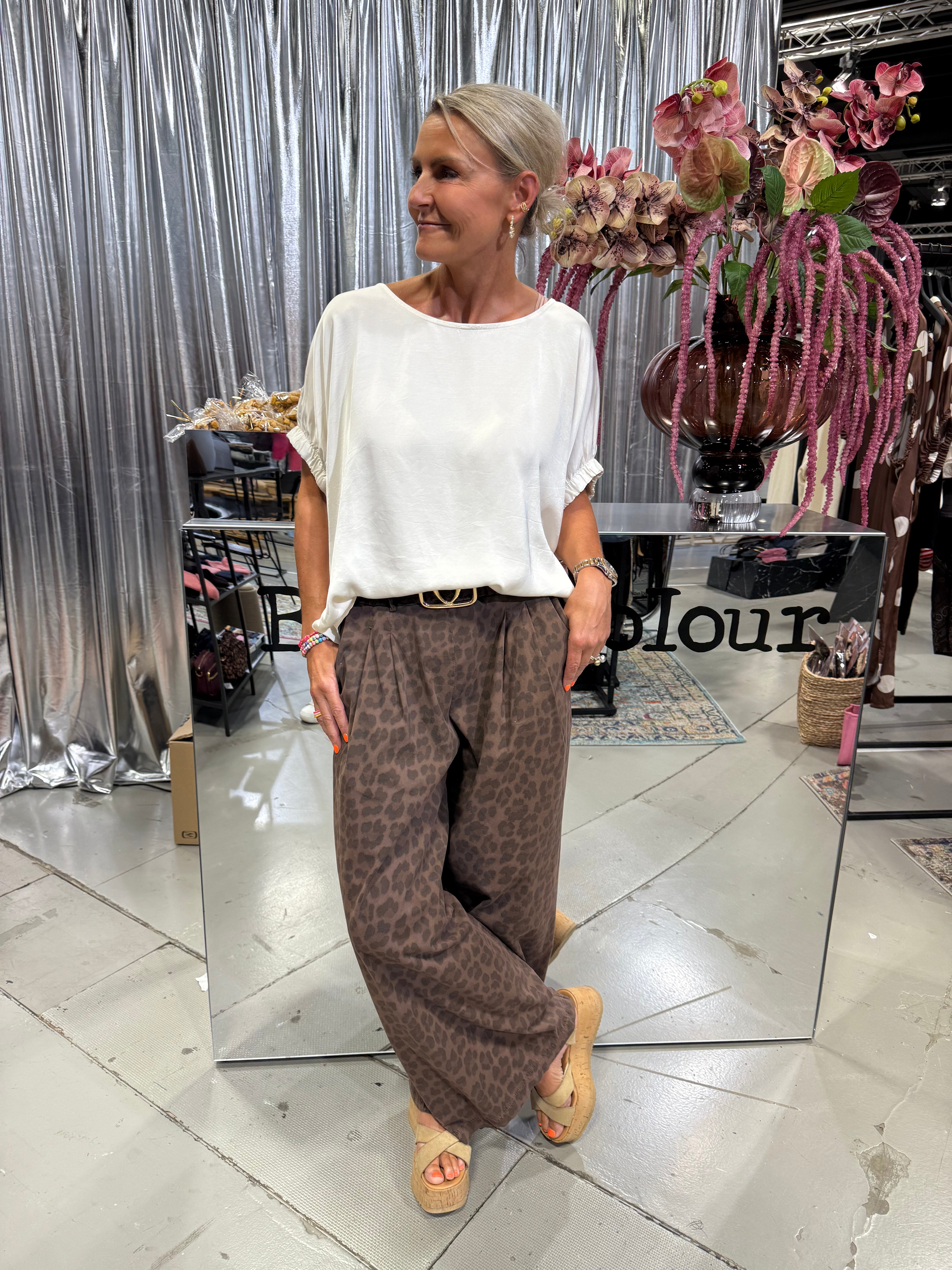 PREORDER-ABBIE wideleg pant - Mocca Leo
