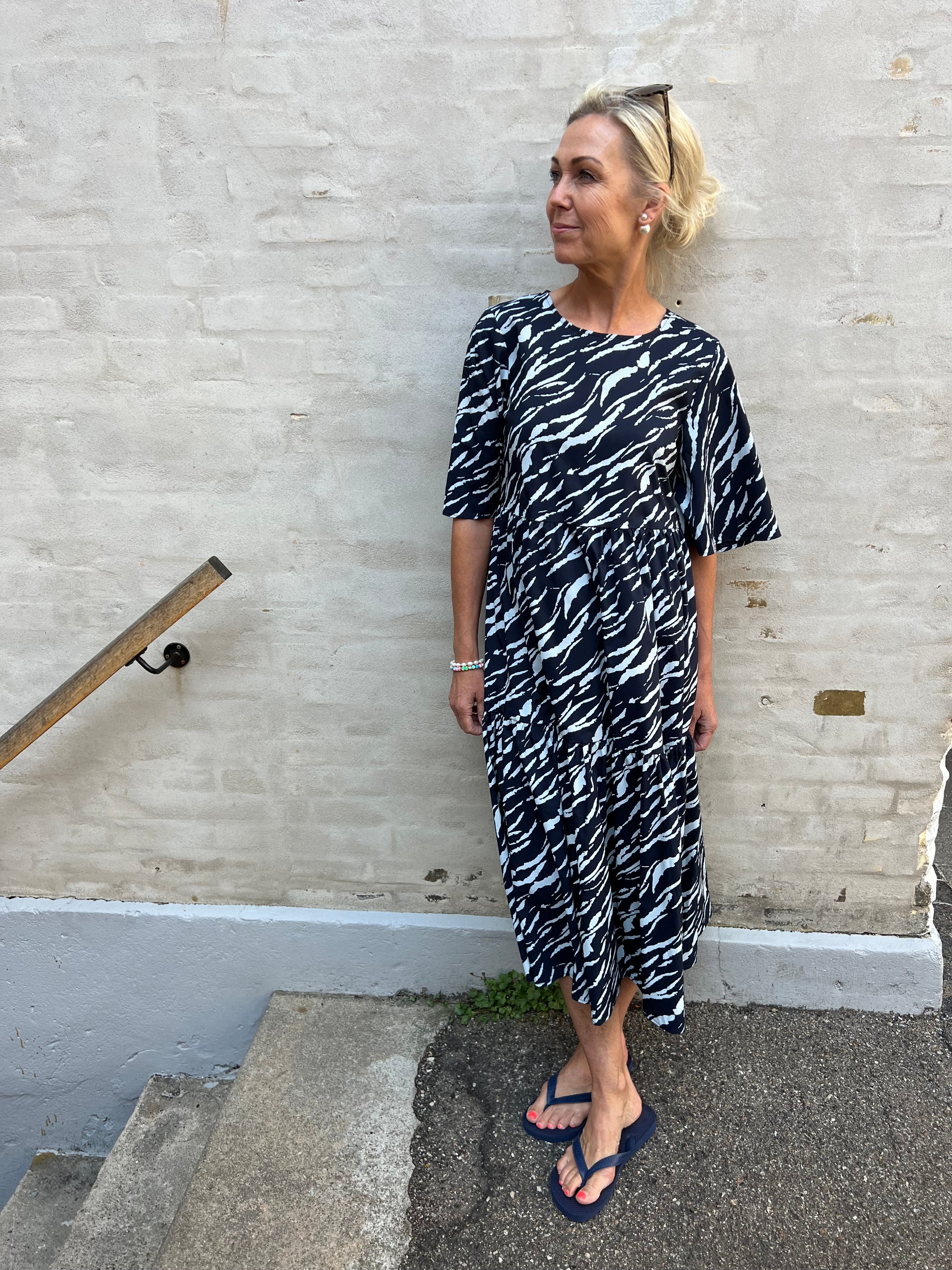 Melanie new 2/4 midi dress light blue graphic