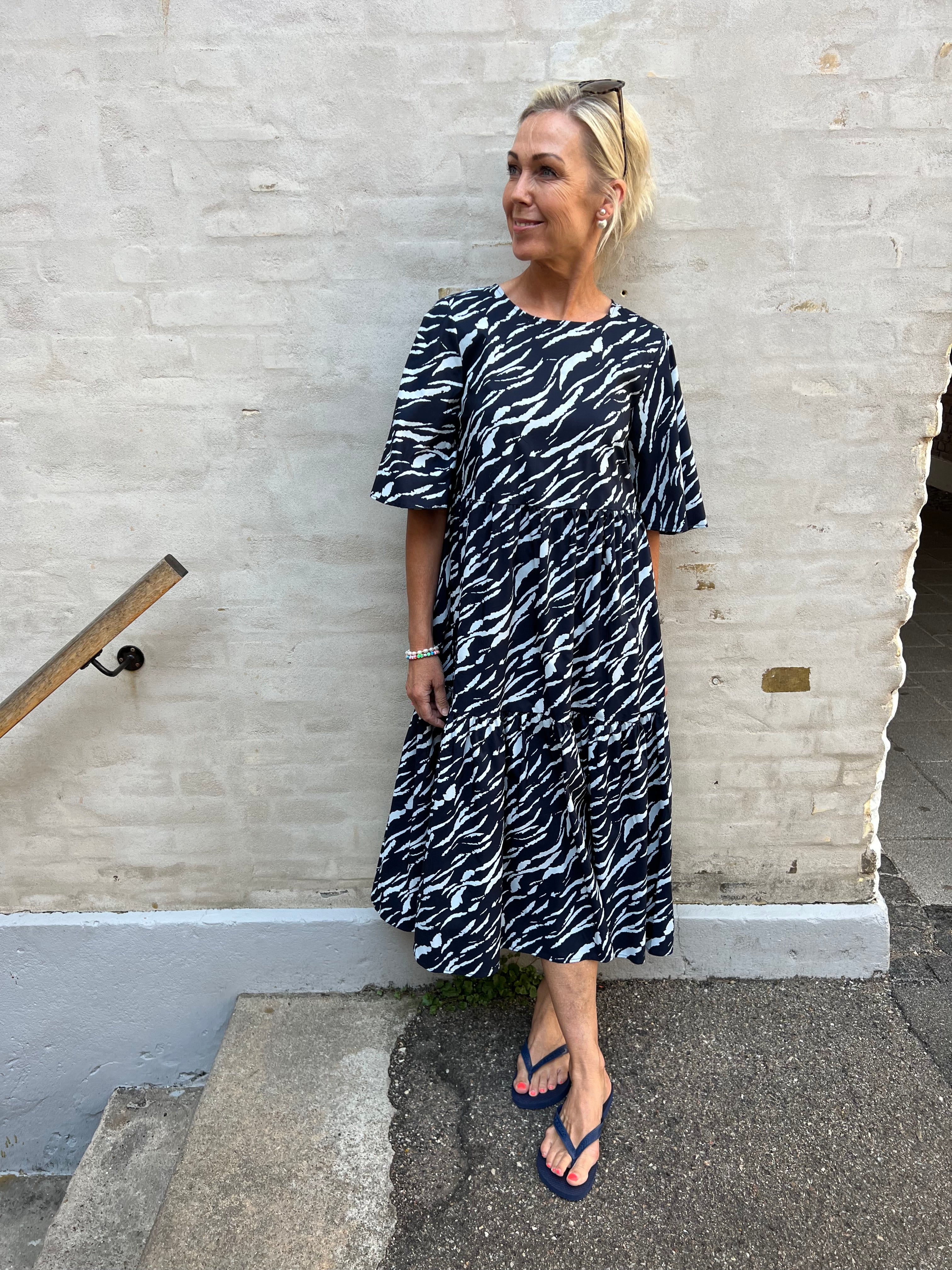 Melanie new 2/4 midi dress light blue graphic