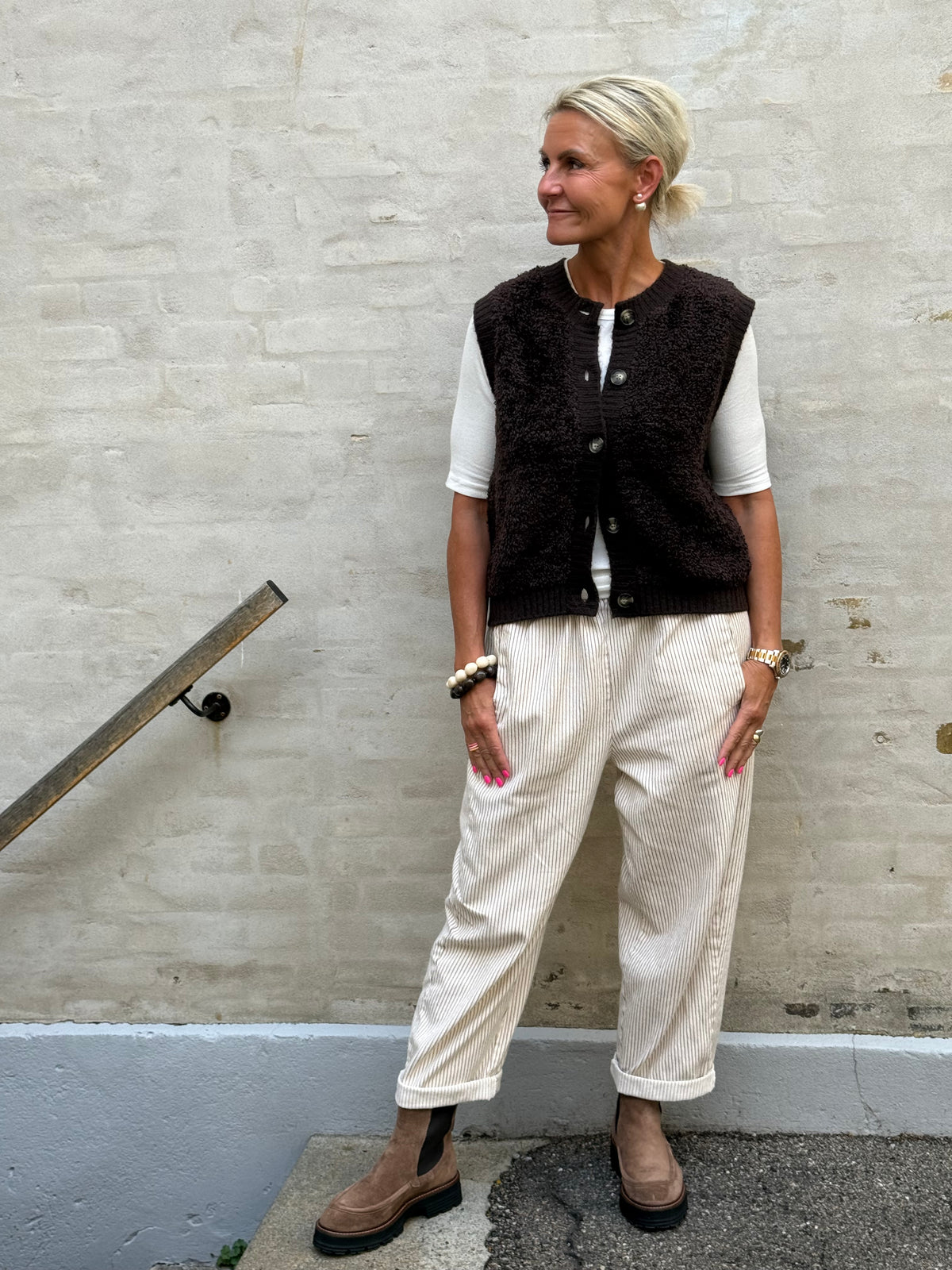 EIRA LIFE S/L ON BUTTON VEST - Chocolate Torte
