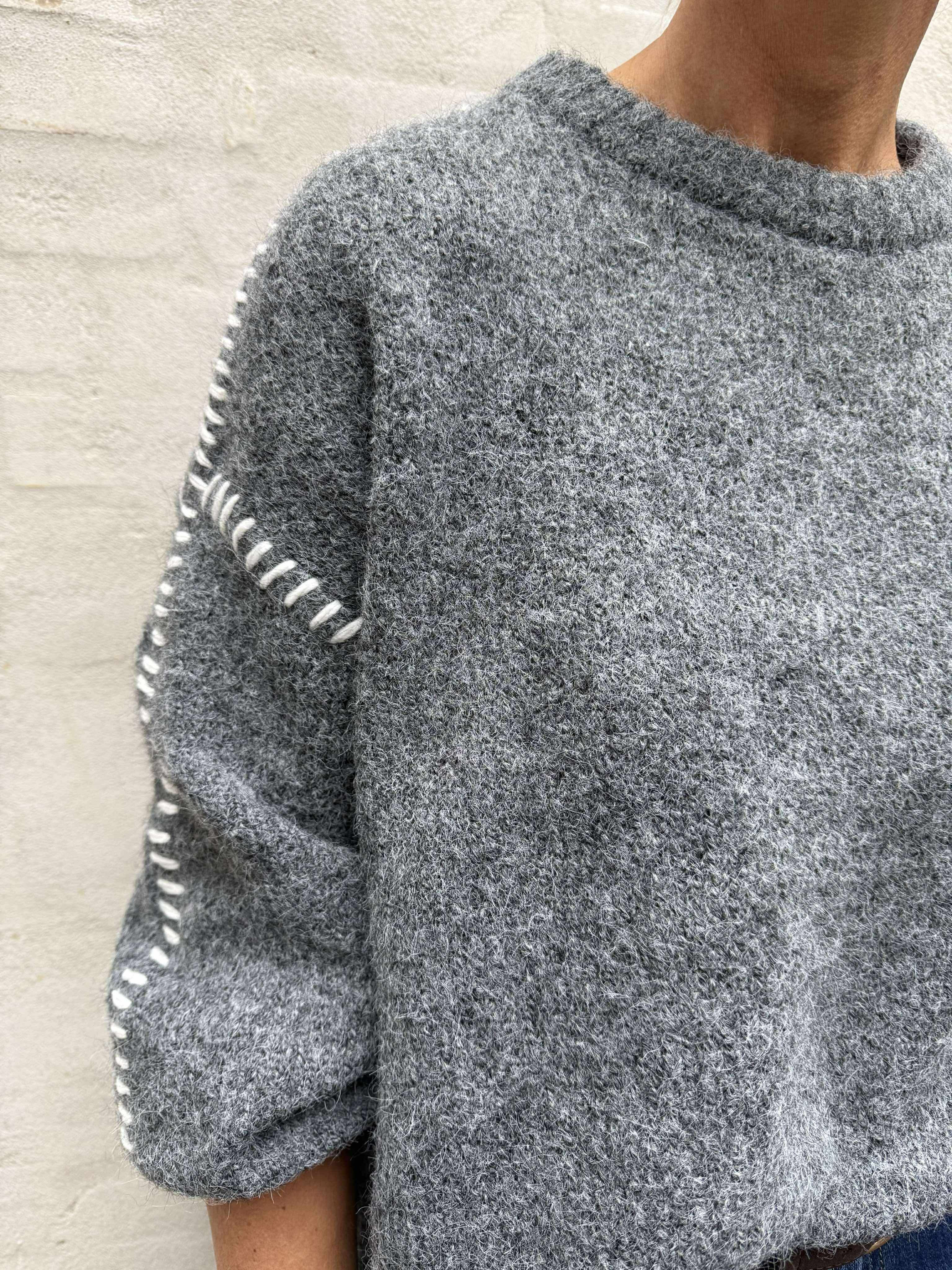 ZOEY LIFE ON STITCH PULLOVER - Dark Grey Melange