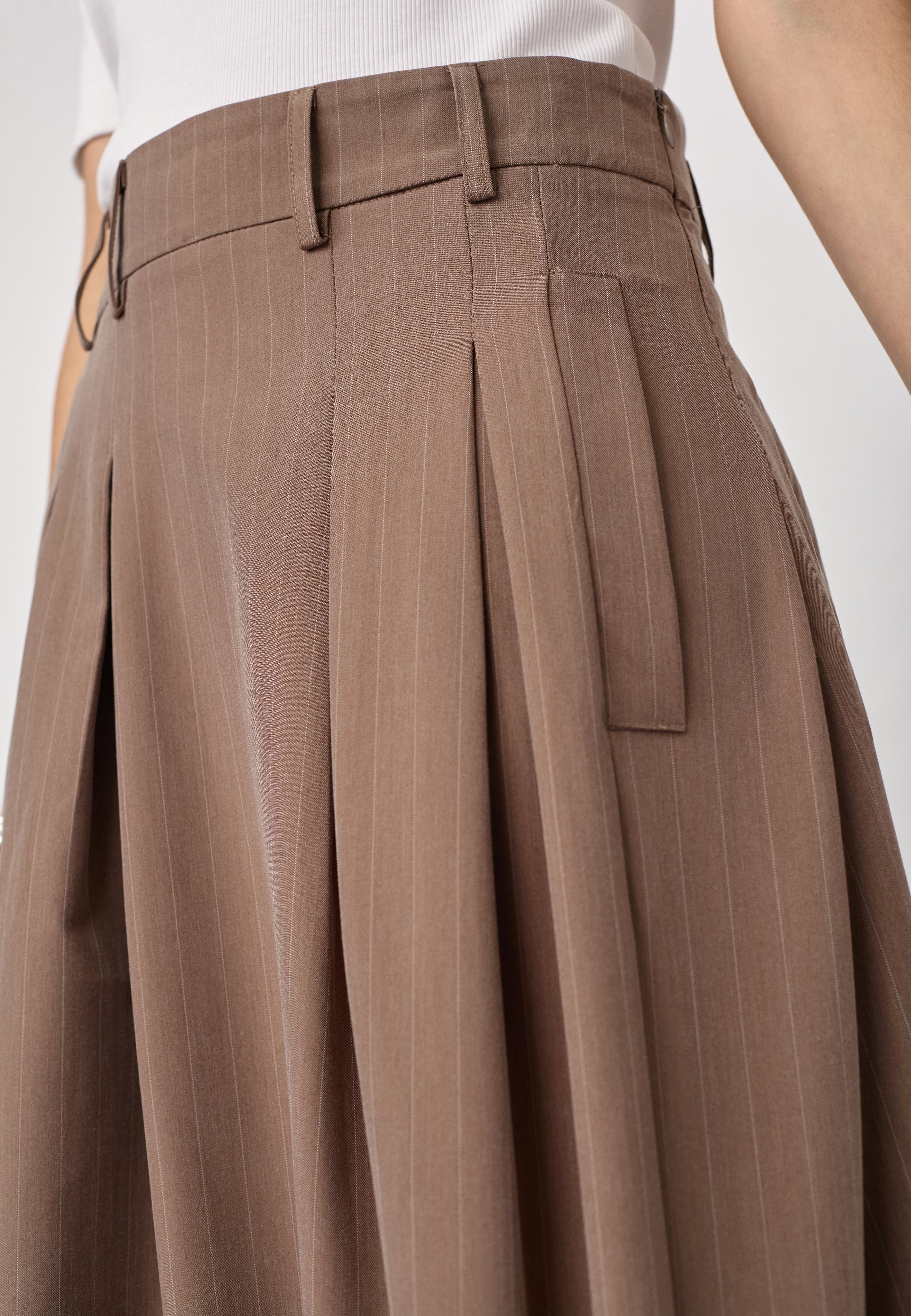 LyviaCC Pleat Pin Skirt - Walnut