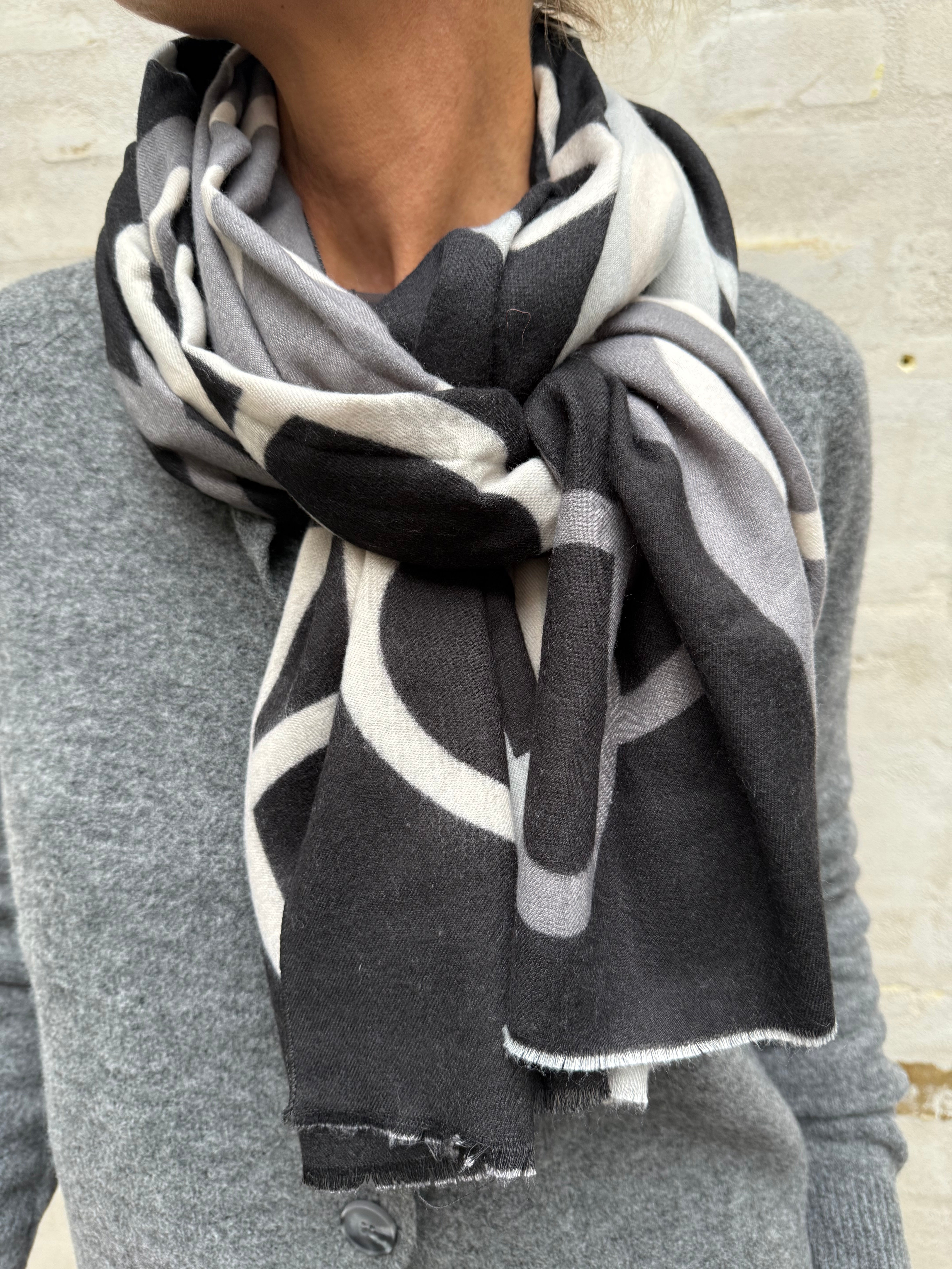 Graphic Scarf - Black