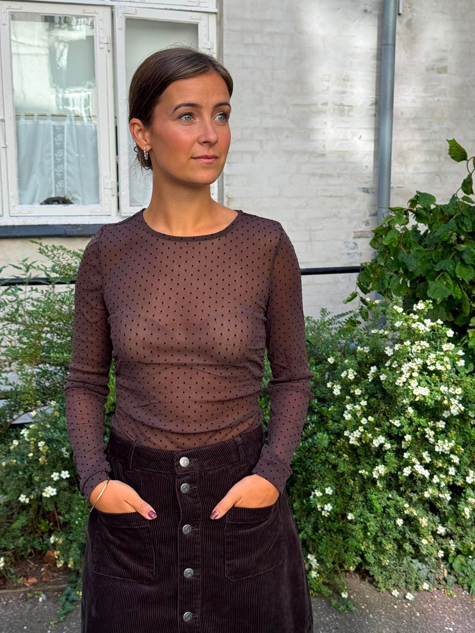 BOBO LS MESH ROUCHING TOP - Hot Fudge/TINY BLACK DOTS