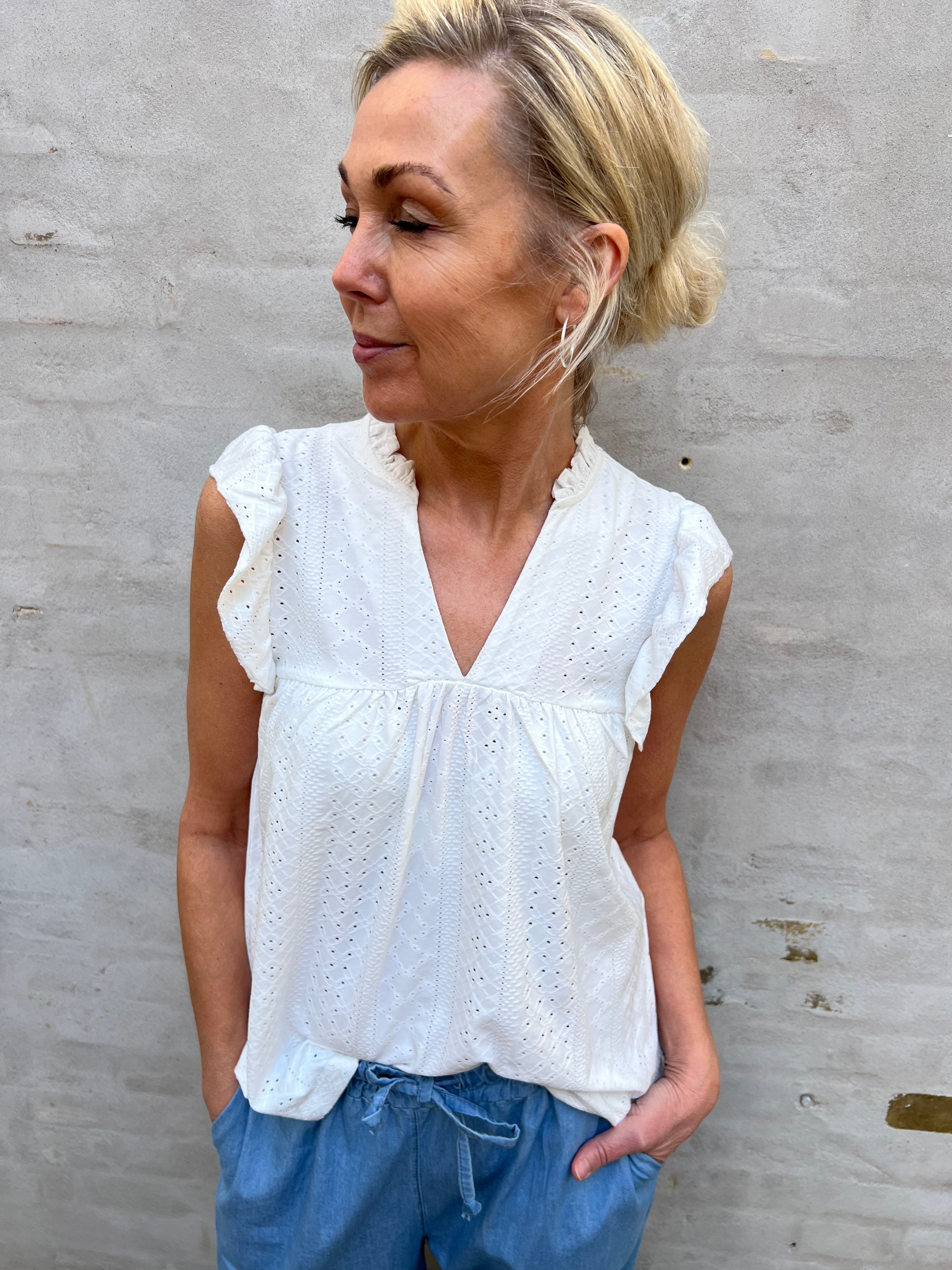 Cathinka v-neck frill top cloud dancer