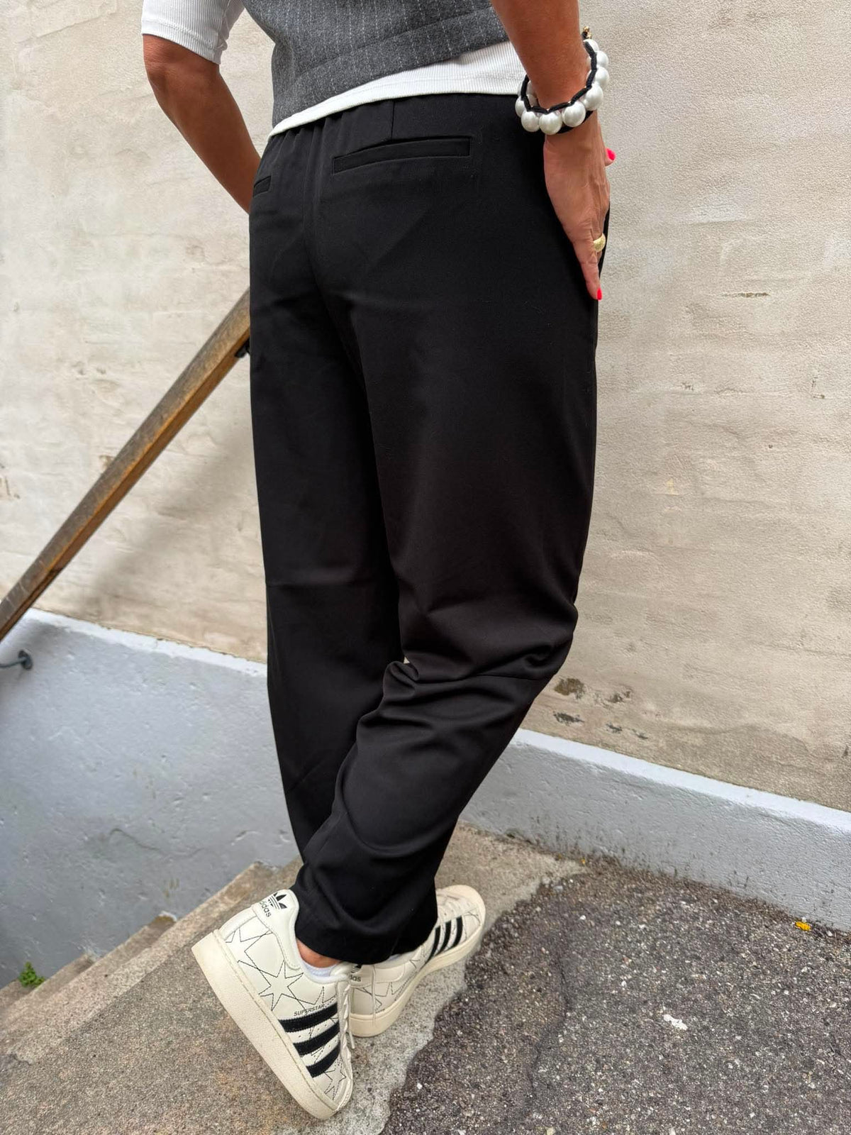 LISA HW ANKLE BARREL PANT - Black