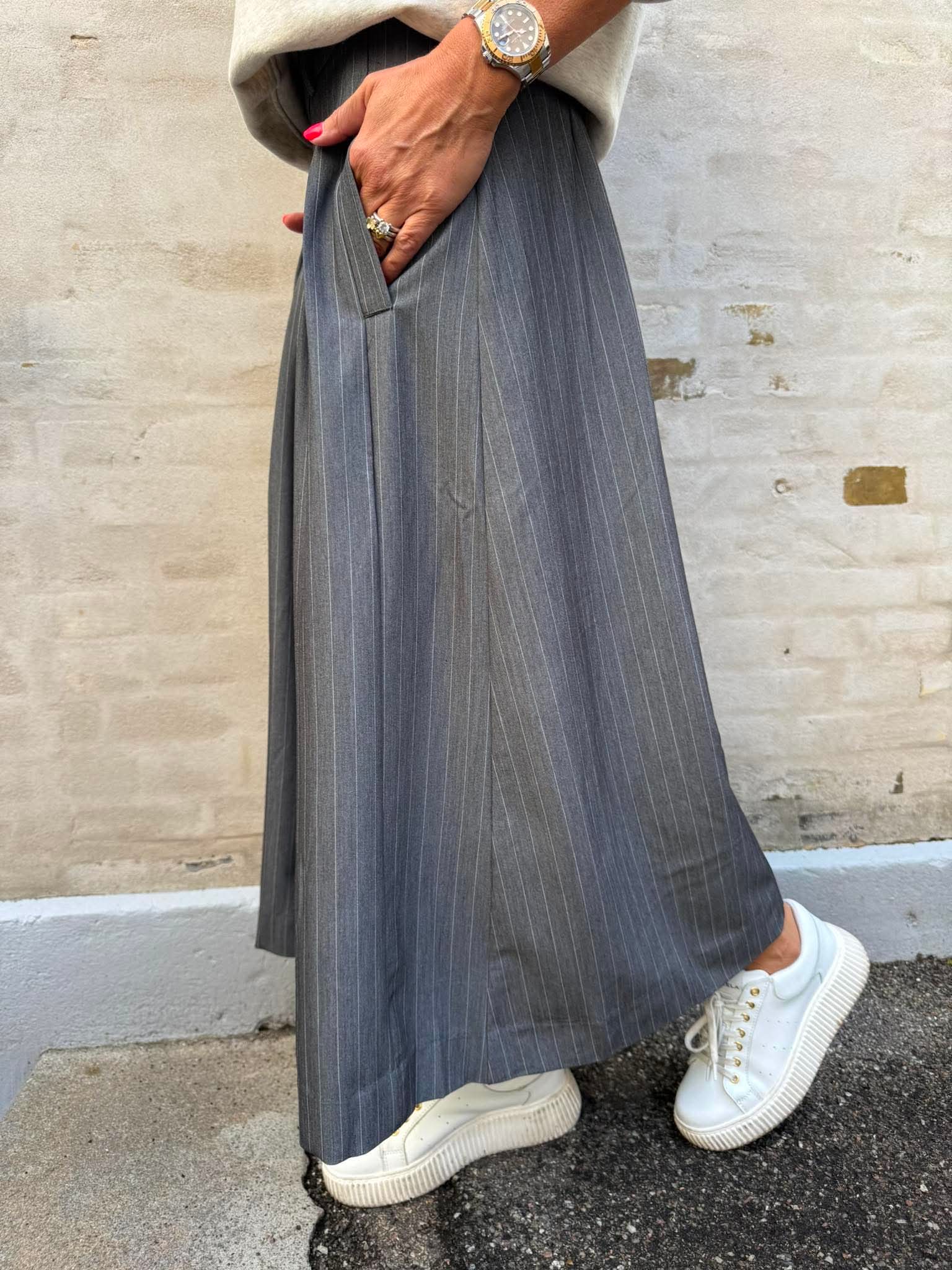 LyviaCC Pleat Pin Skirt - Mid Grey