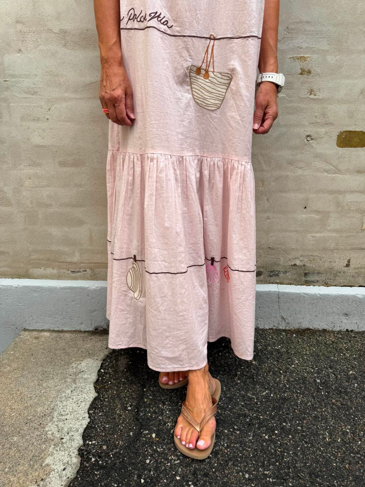 Gitte Klänning - Ljusrosa Med Broderi