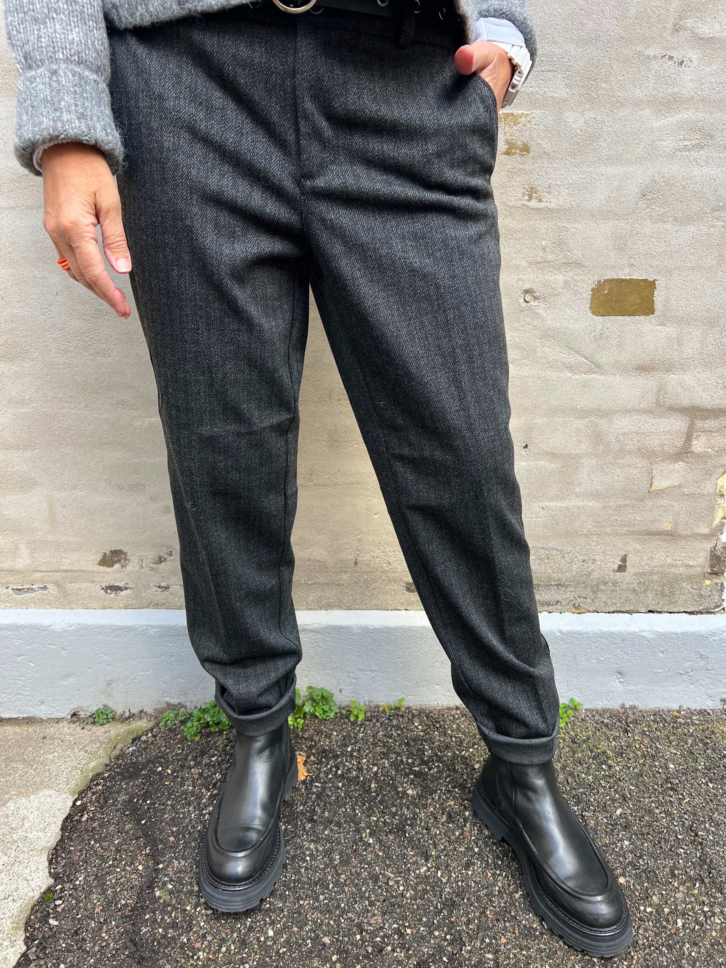 Chino Fishbone - Black