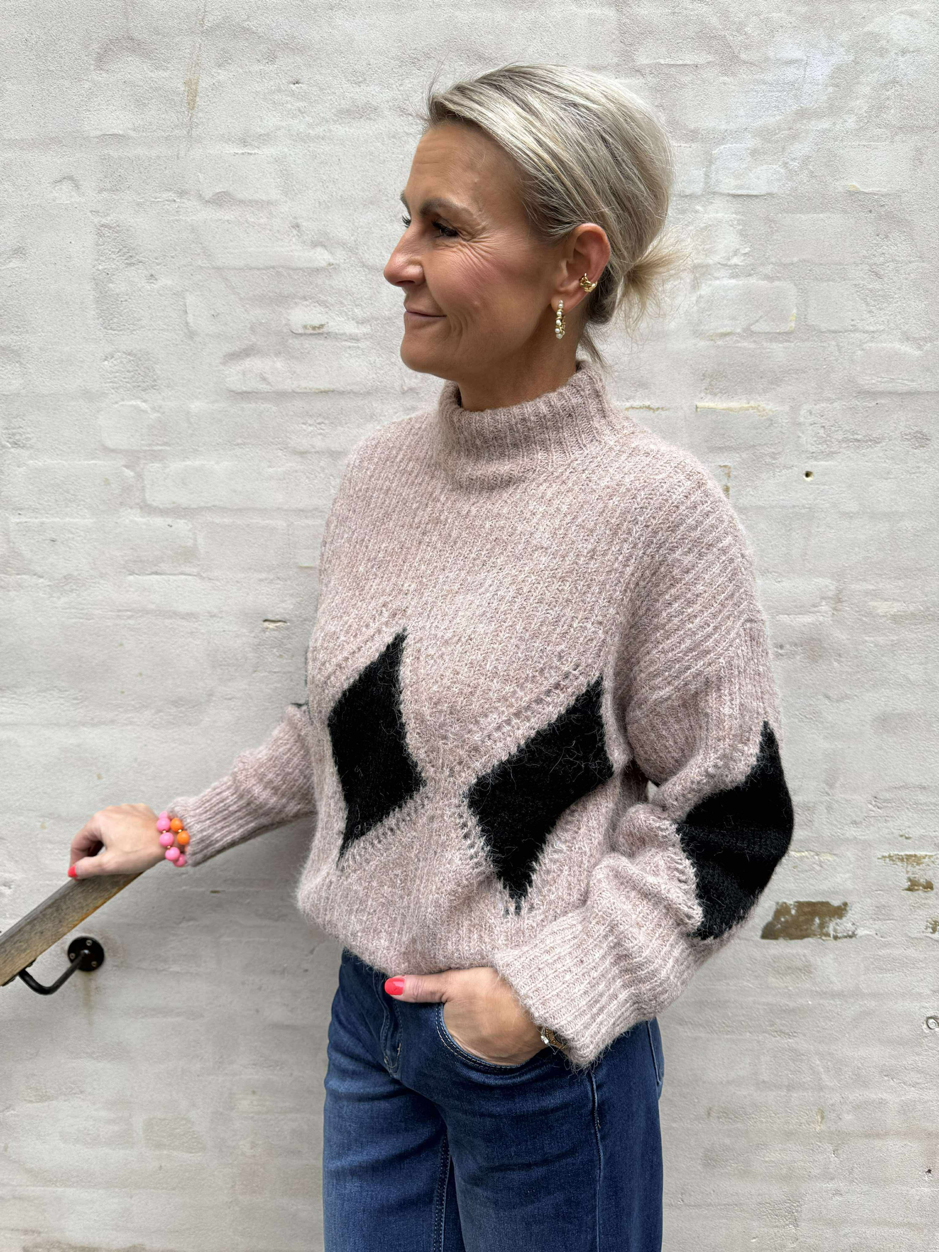 VIV LIFE HIGH NECK PULLOVER - Mountain Trail BLACK