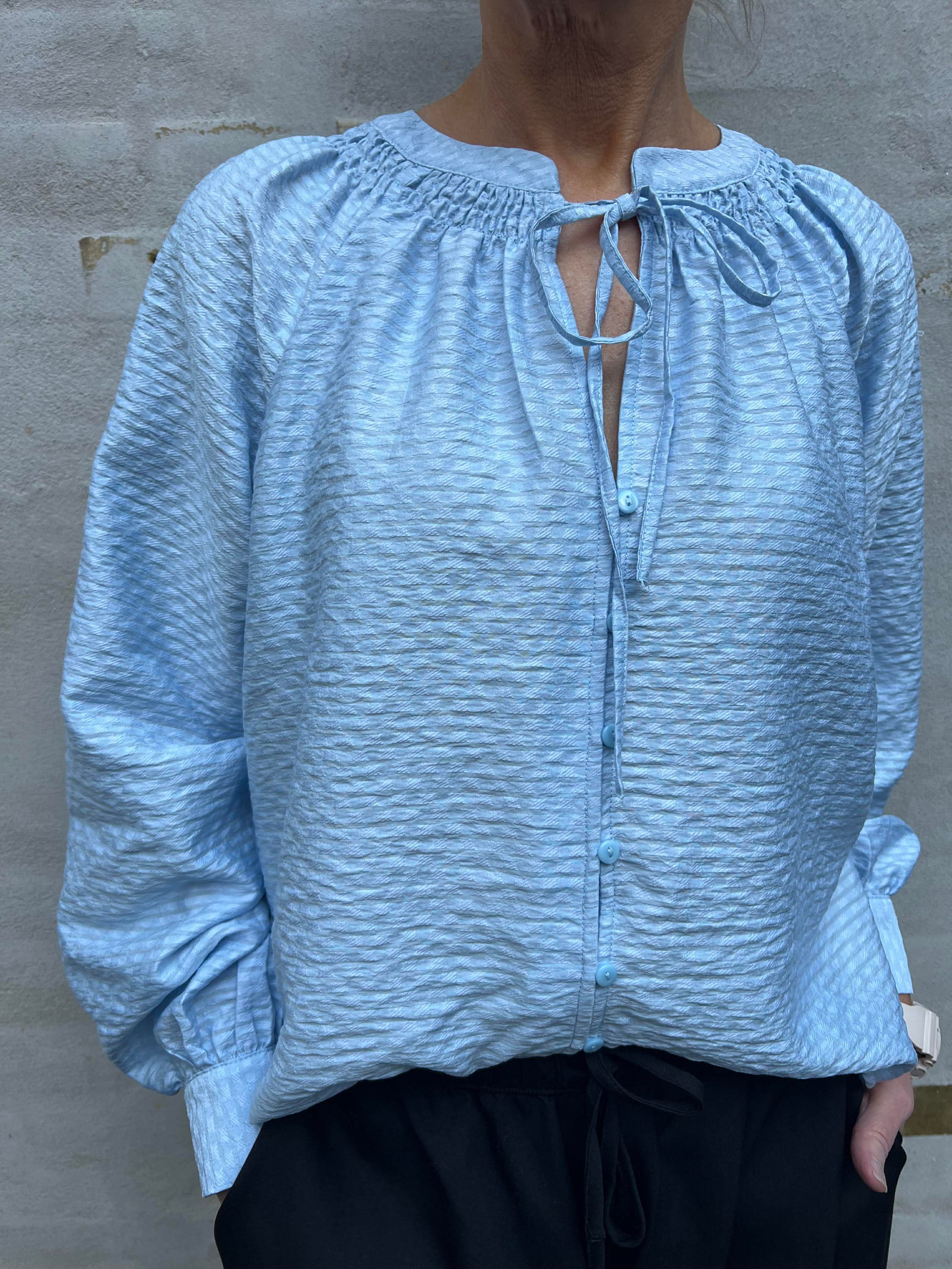 LEAH STRING SHIRT - Cashmere Blue