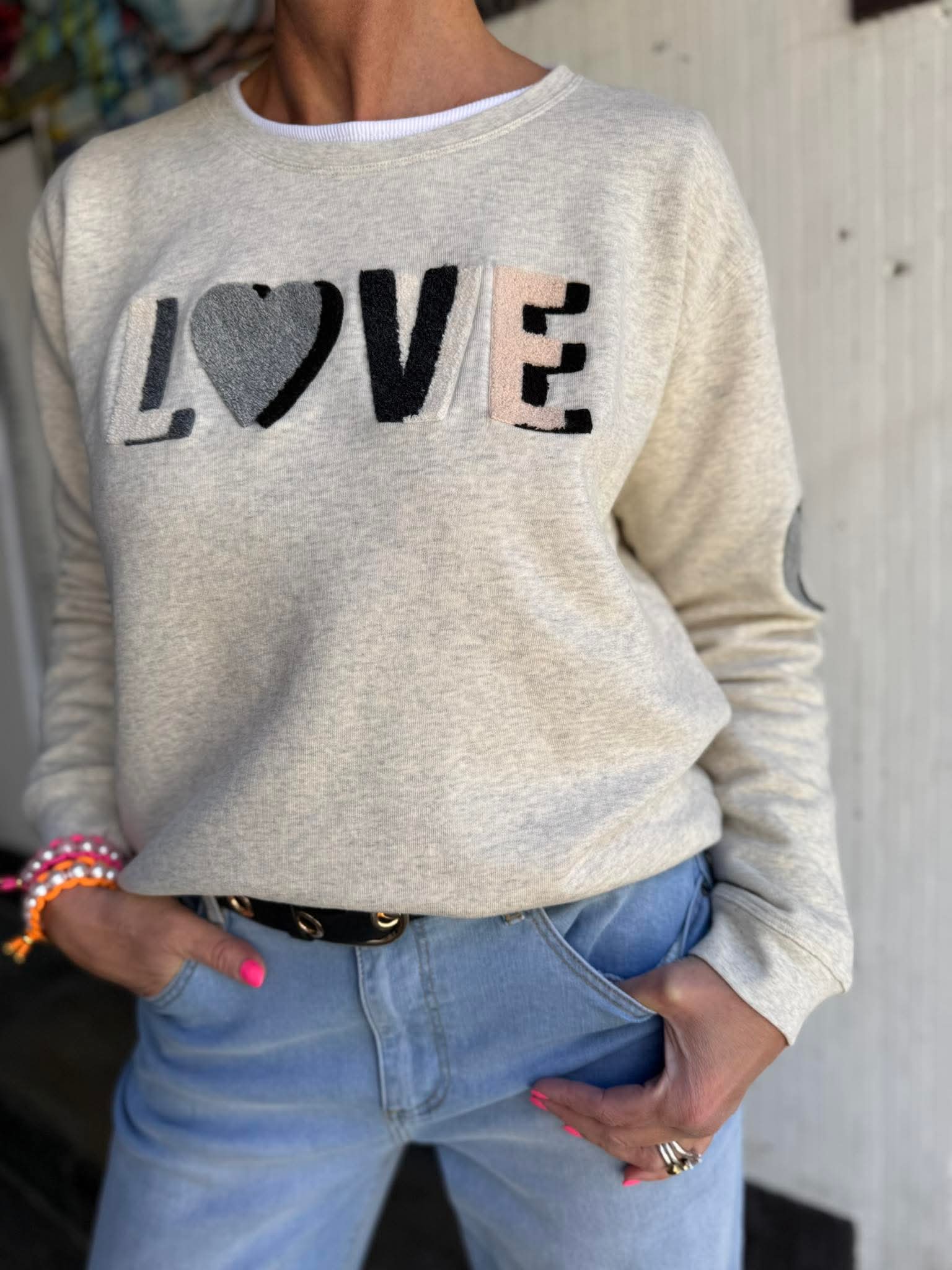 Sweat LOVE - Auora rosa med orange broderi klassiker