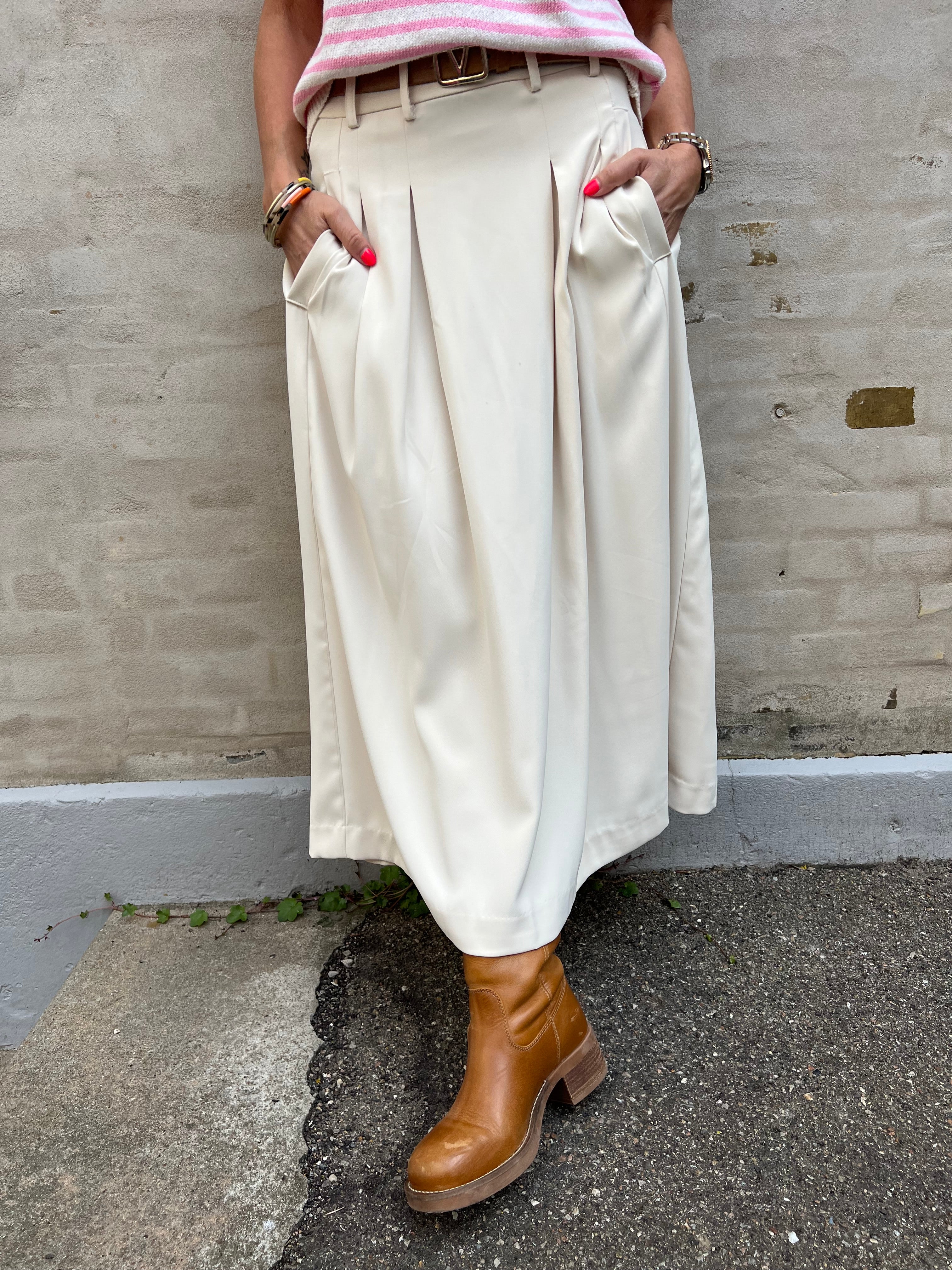 Anya pleat skirt bone