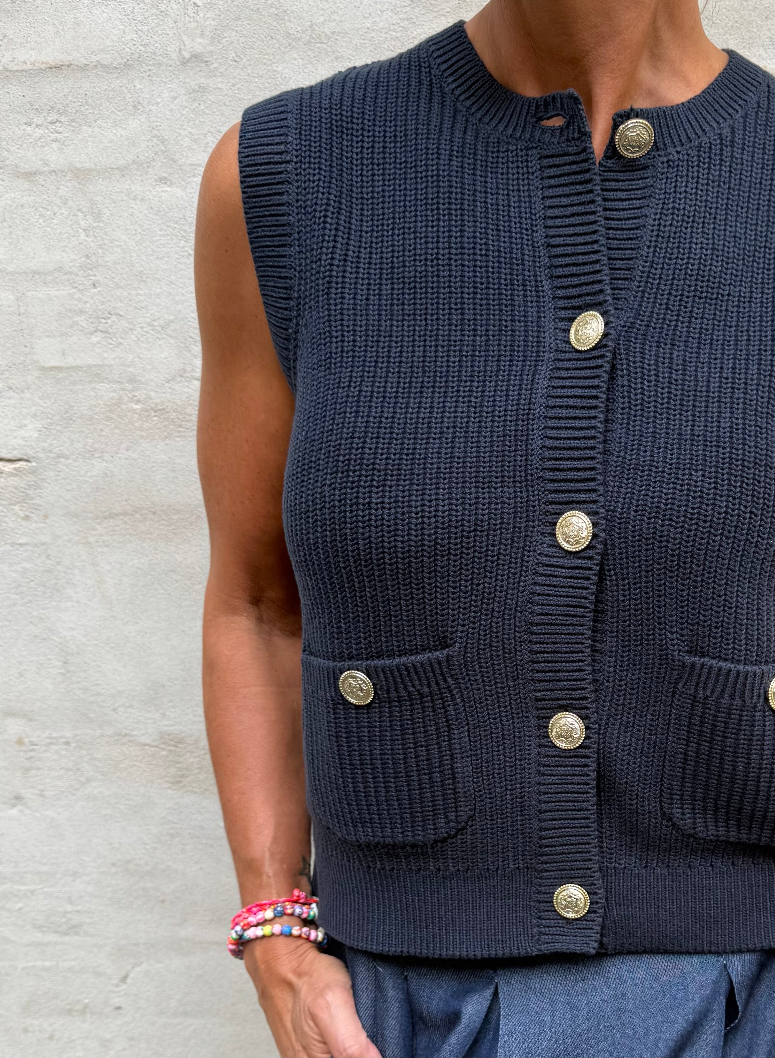 PREORDER-STELLA O-NECK VEST - Total Eclipse