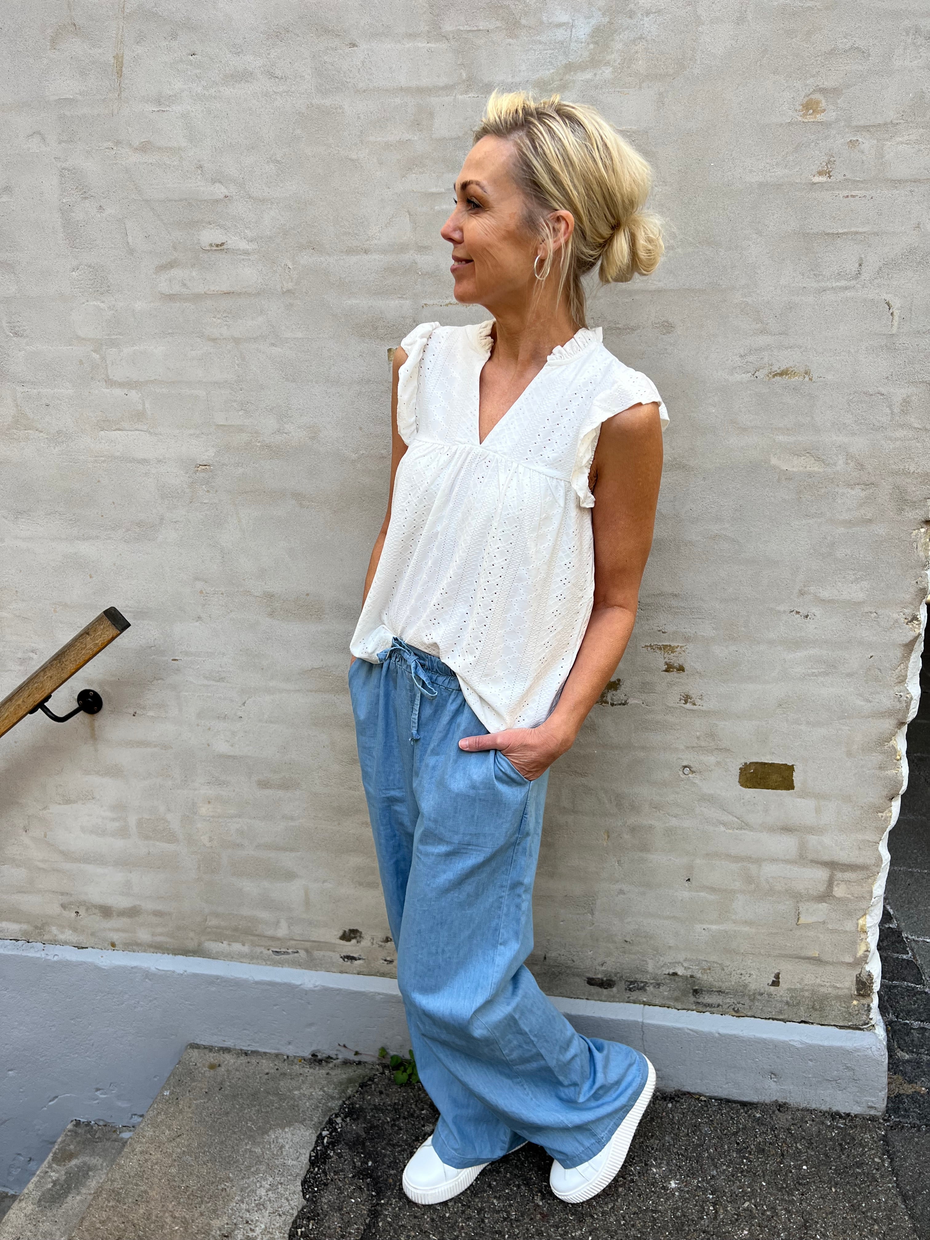 Cathinka v-neck frill top cloud dancer