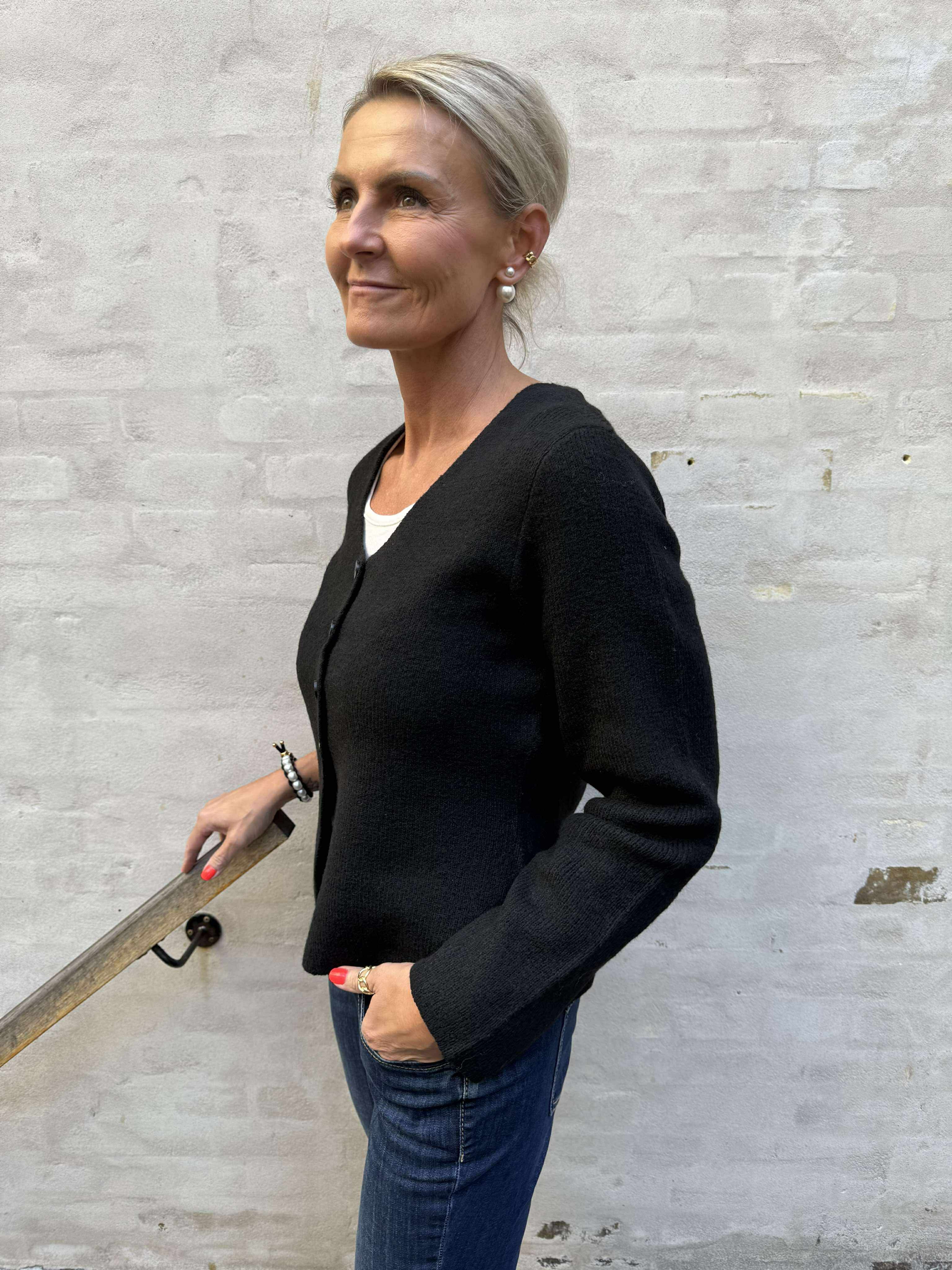 LEA LIFE L/S BUTTON CARDIGAN - Black