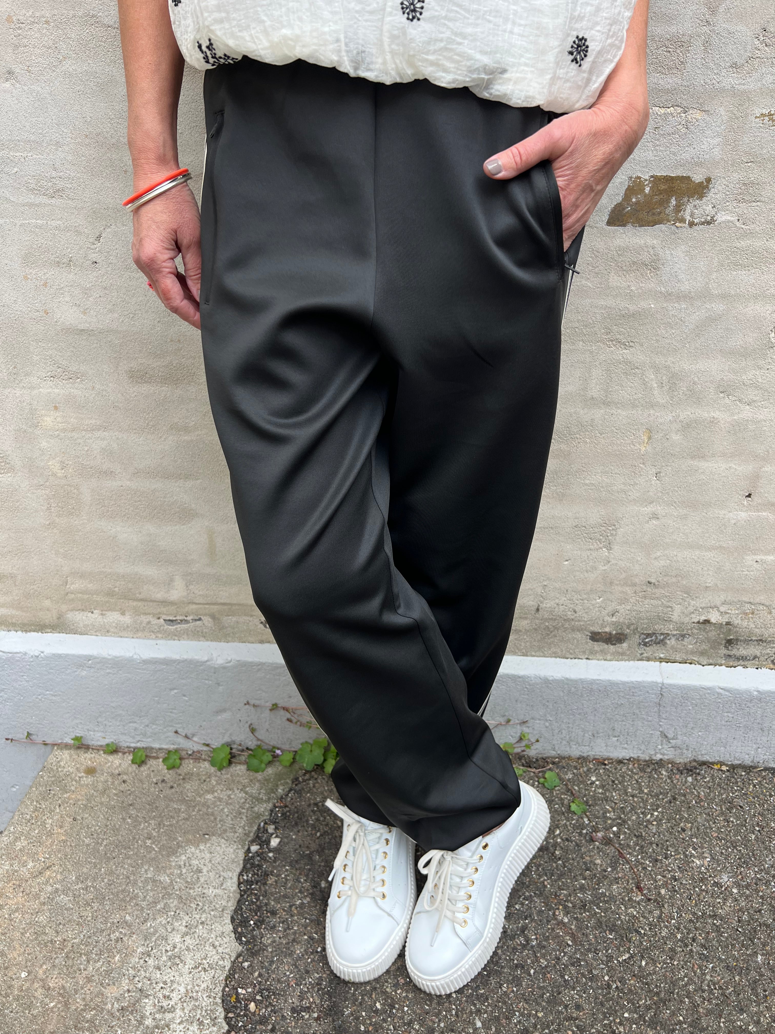 NillaGO track pants black
