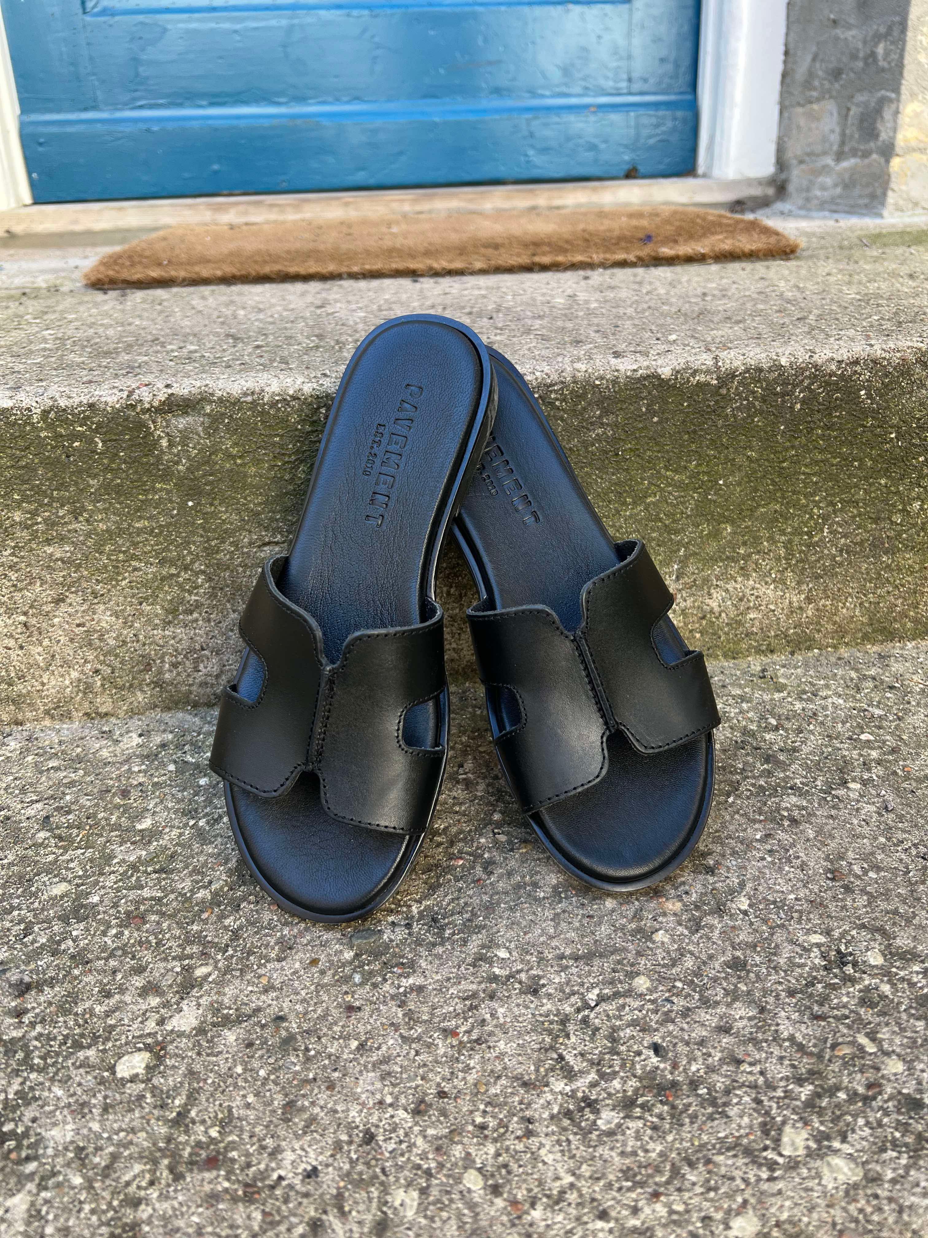 Pam Sandal All Black