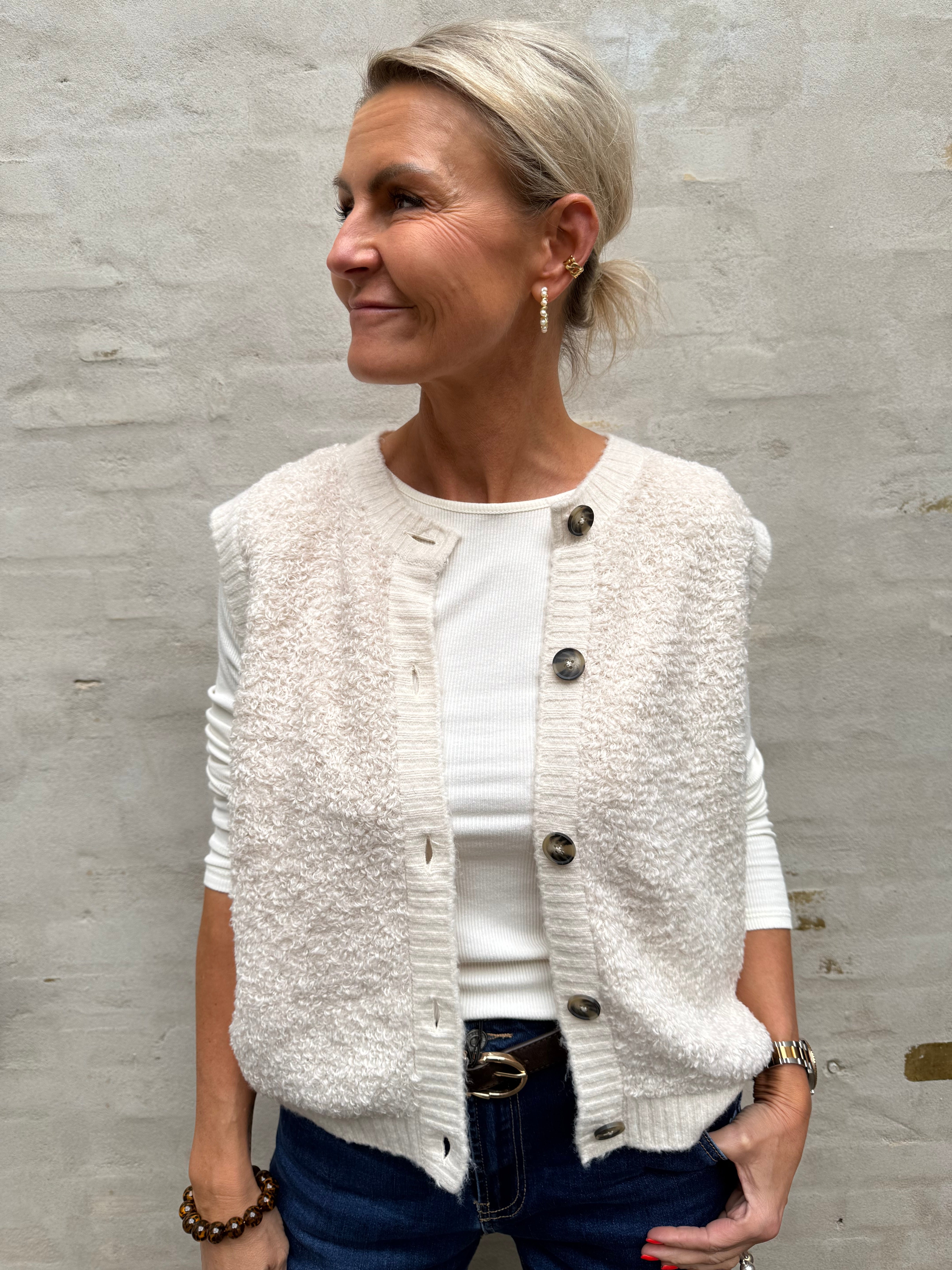 EIRA LIFE S/L ON BUTTON VEST - Birch