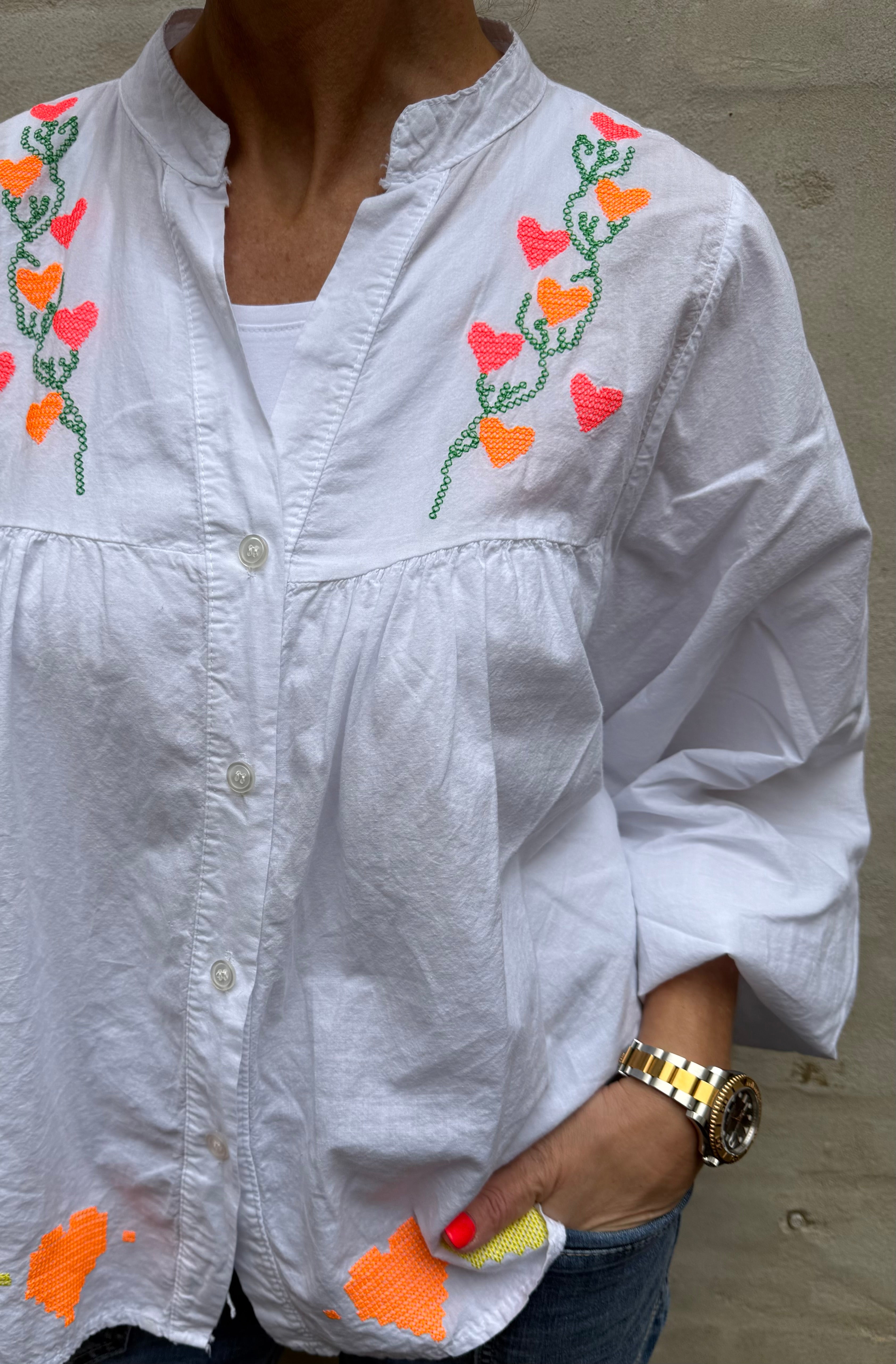 Lux Shirt w. Embrodery - White