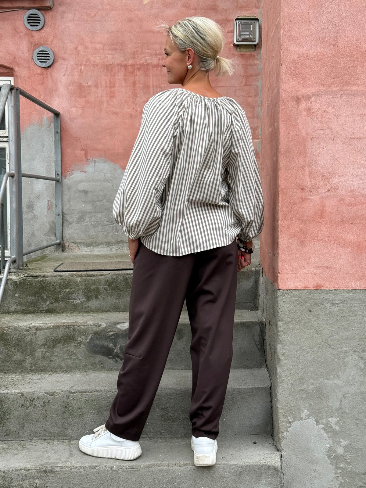 PREORDER-LISA HW ANKLE BARREL PANT - Seal Brown