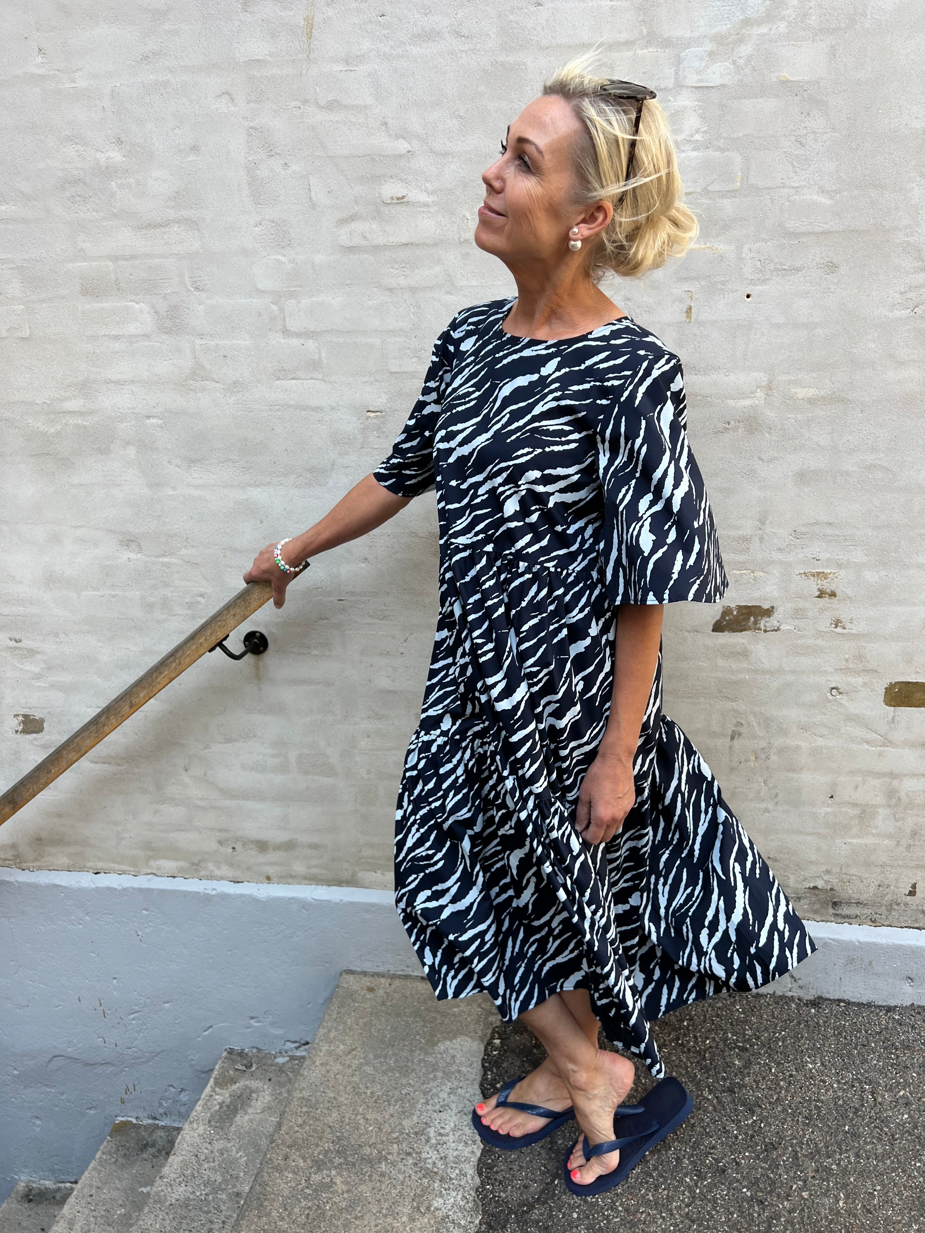 Melanie new 2/4 midi dress light blue graphic