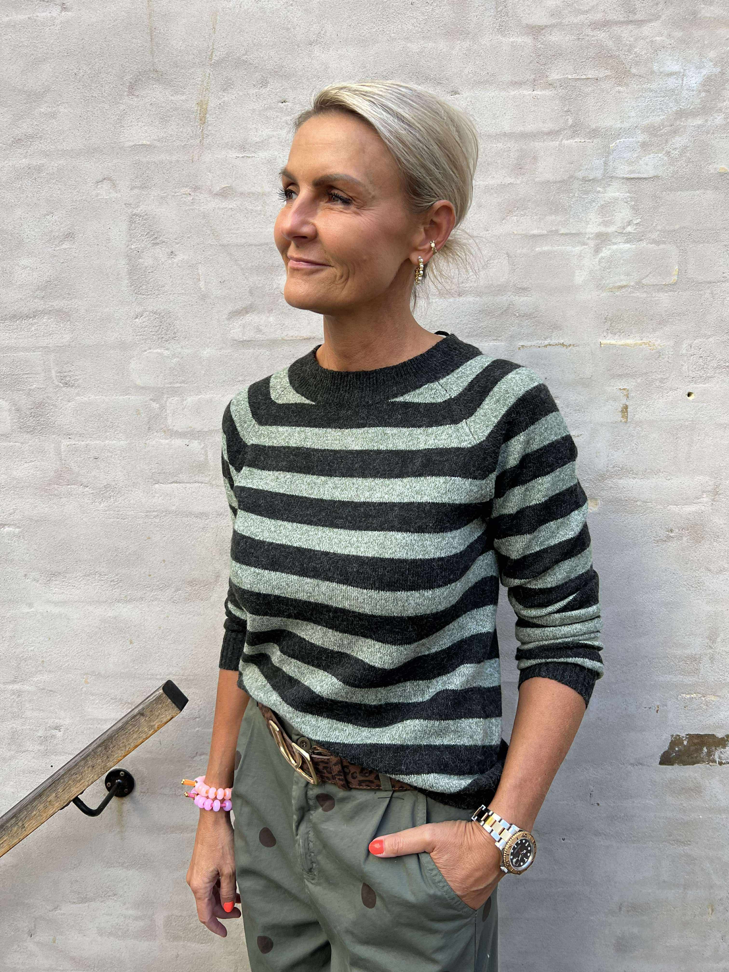 DOFFY O-NECK BLOUSE - Peat W. LAUREL WREATH