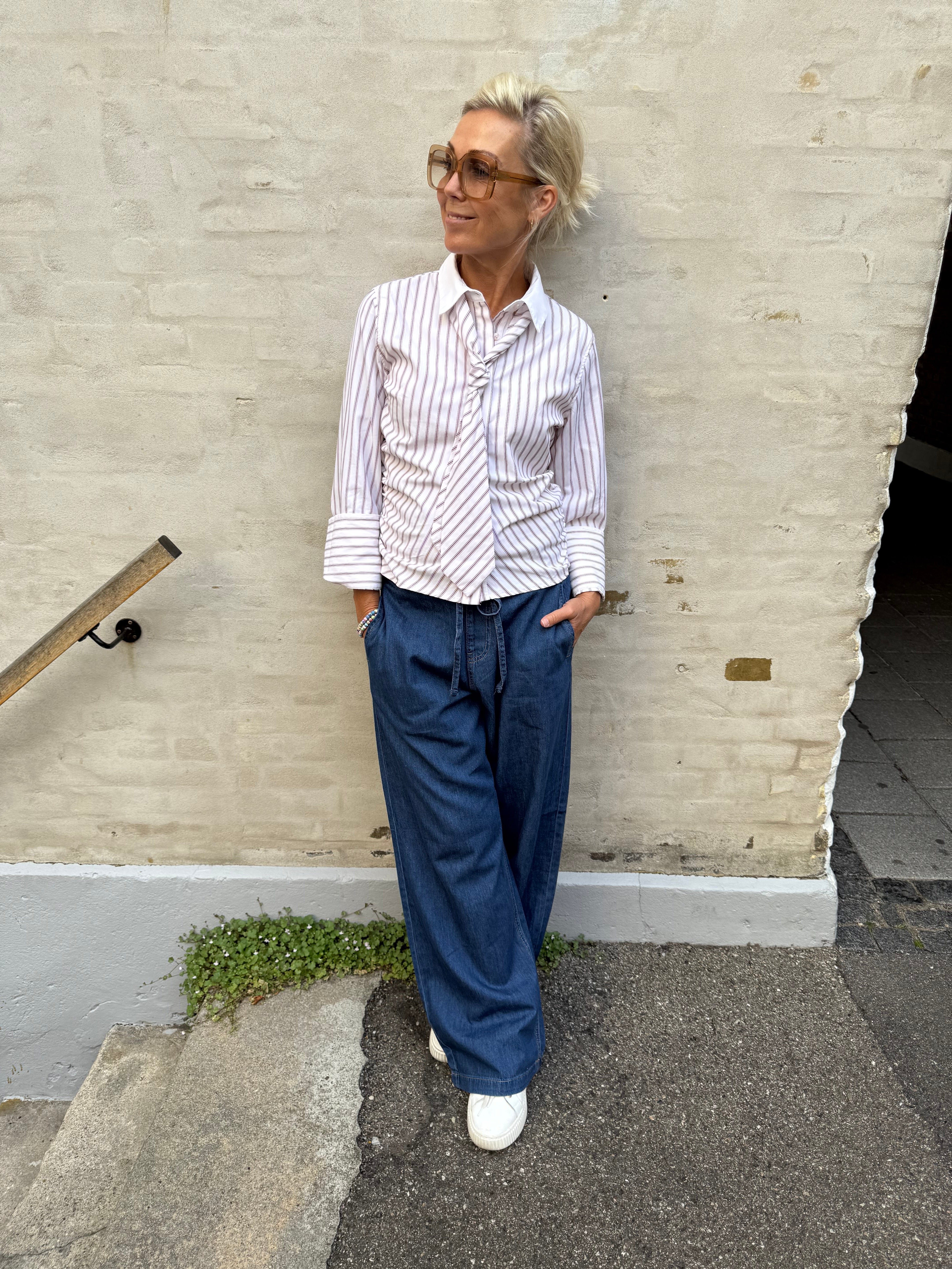 Avril Bukser - Dark Blue Wash