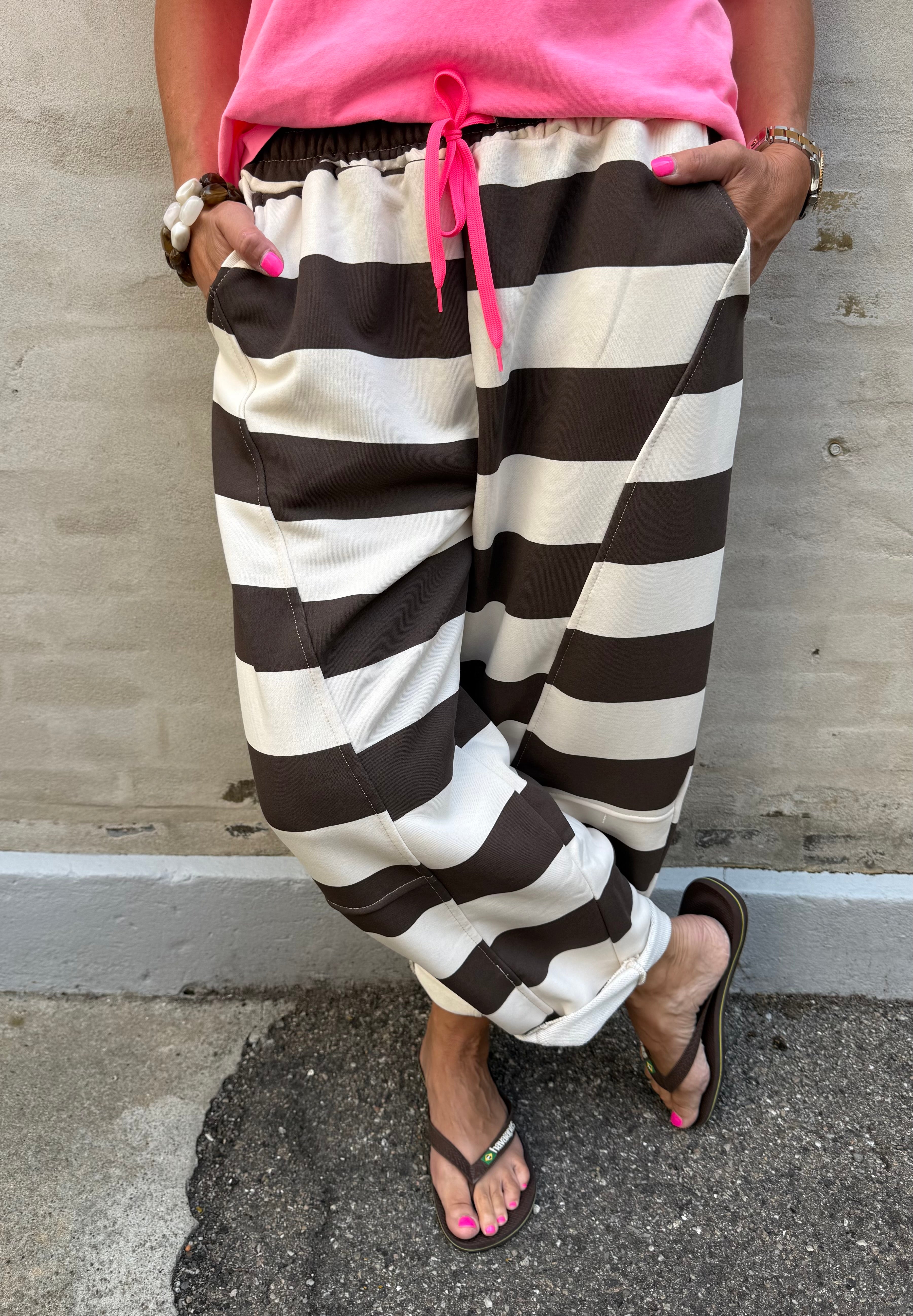PREORDER- Very Striped Sweatpants - Off White/Brown
