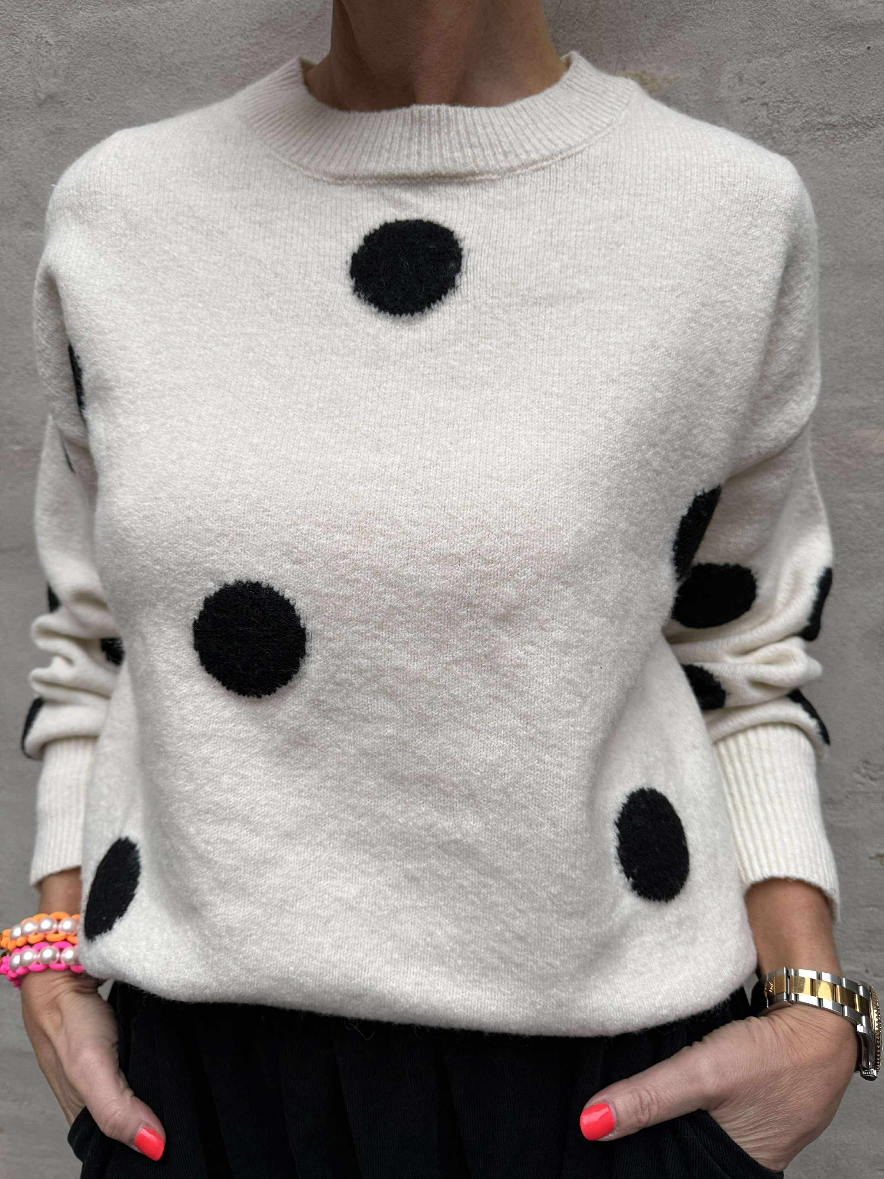 MONICA LIFE LS O-NECK DOT PULL - Cloud Dancer BLACK DOTS NORTH