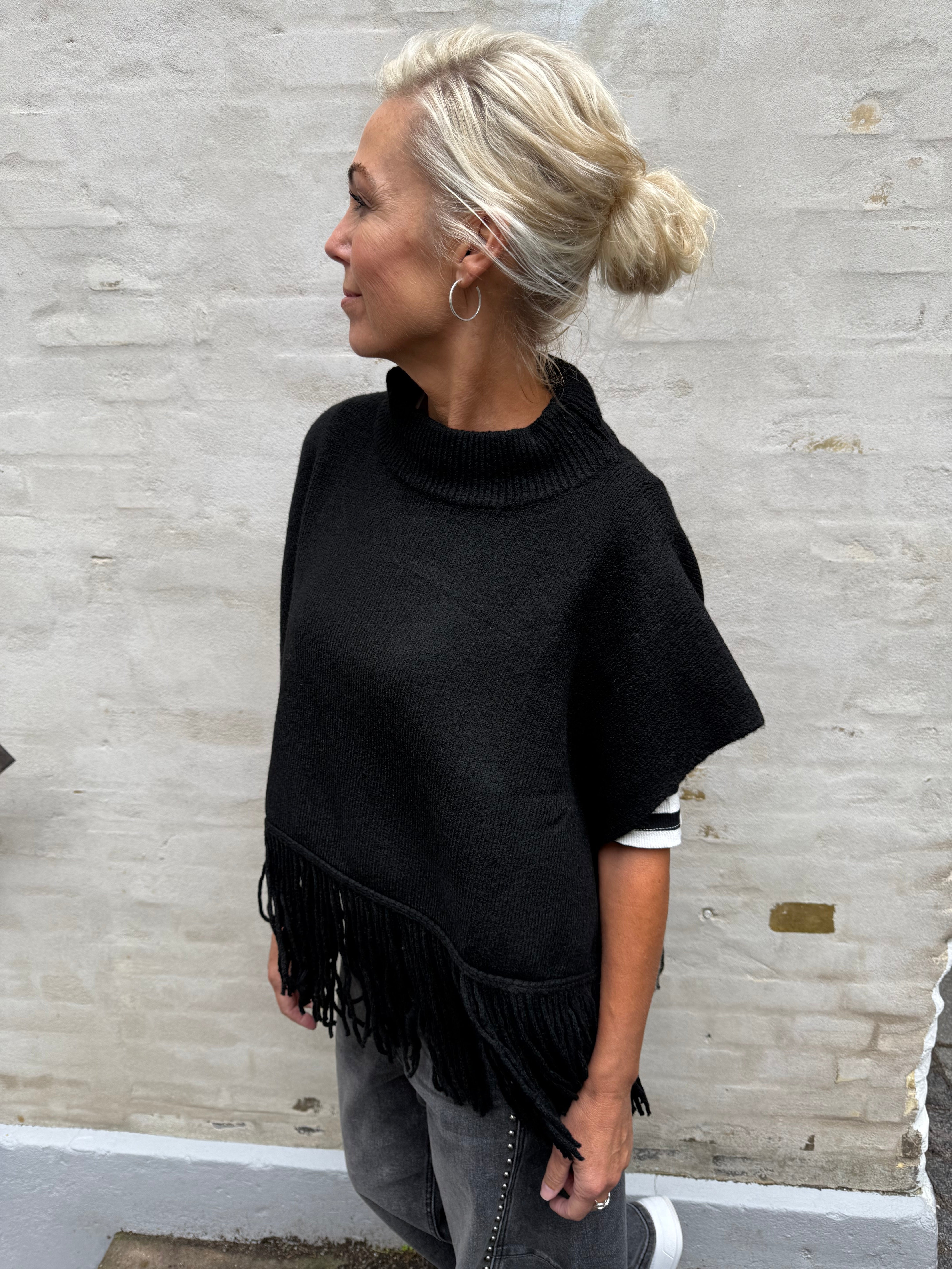 JULLE PONCHO - Black