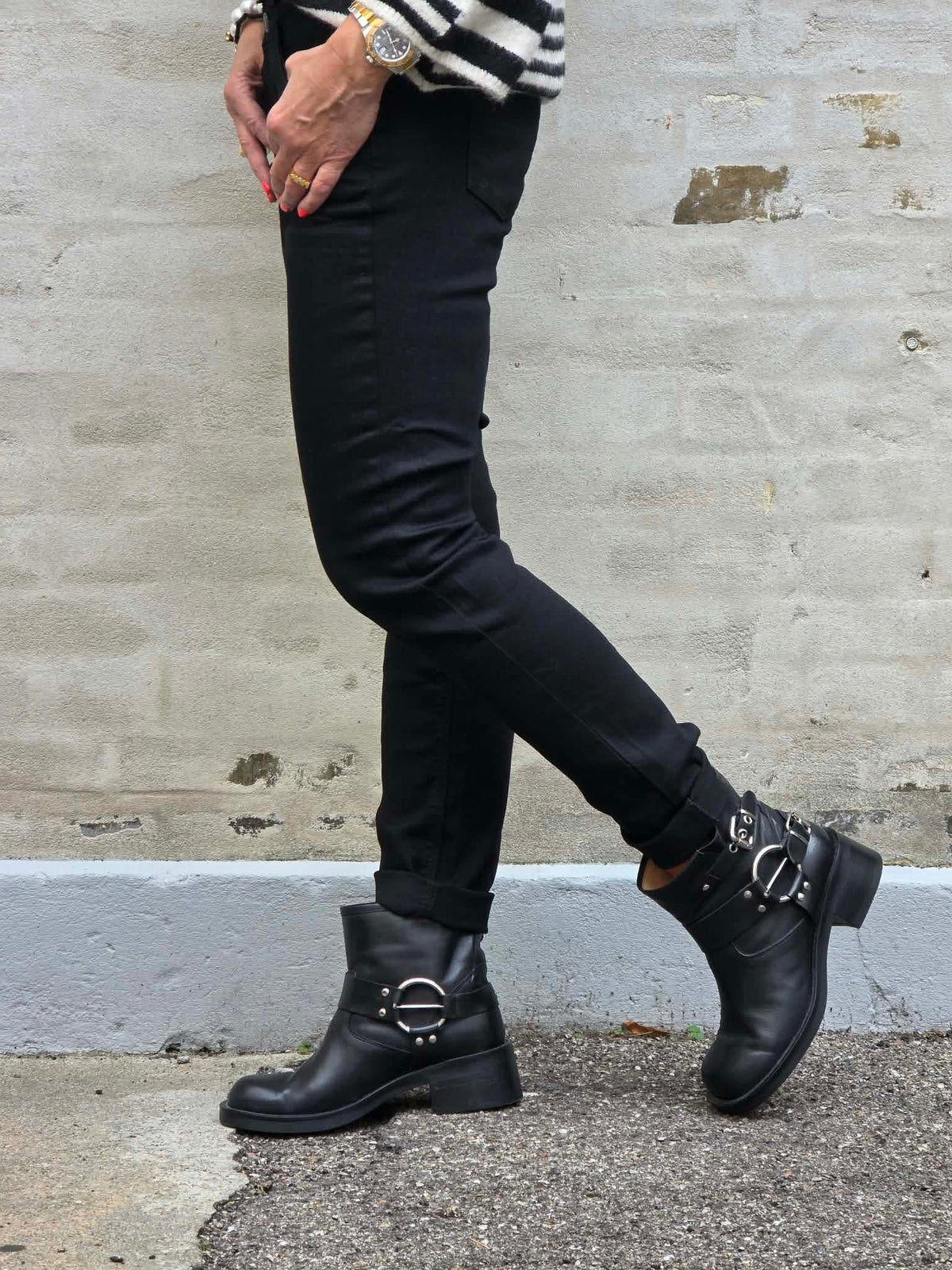 Jane Mid Waist Slim Jeans - Black