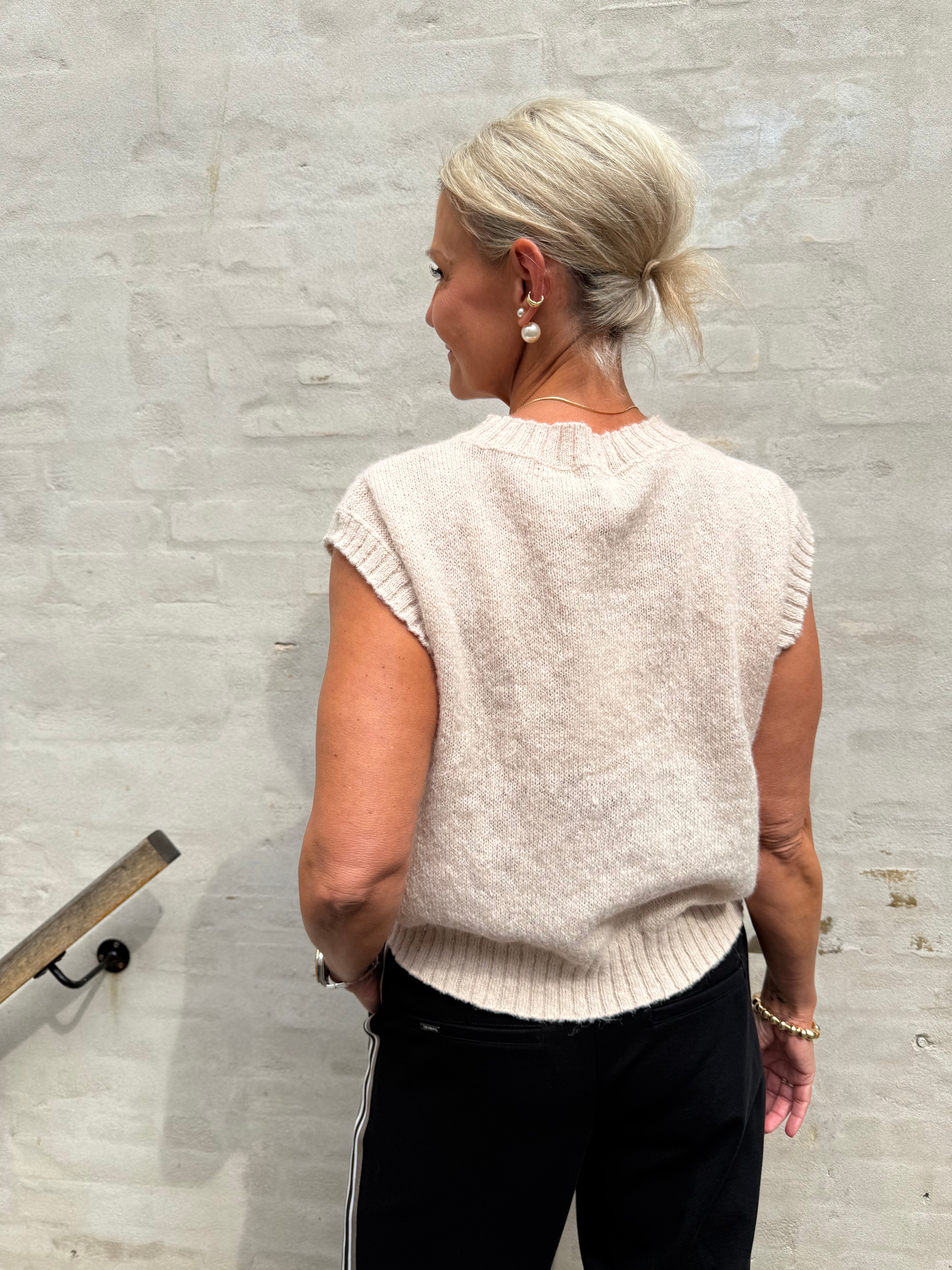 SIGRID LIFE S/L VEST - Cement
