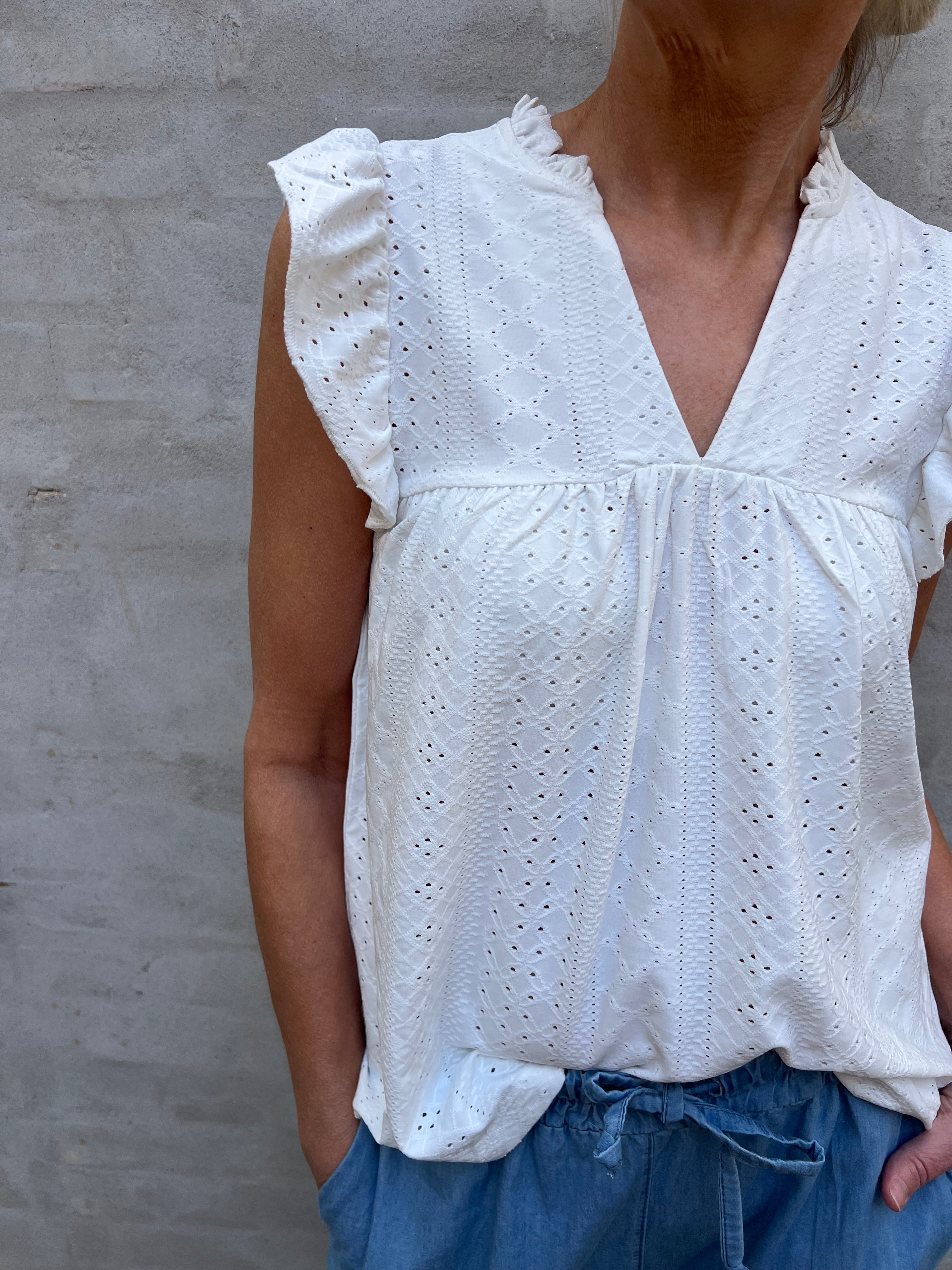 Cathinka v-neck frill top cloud dancer